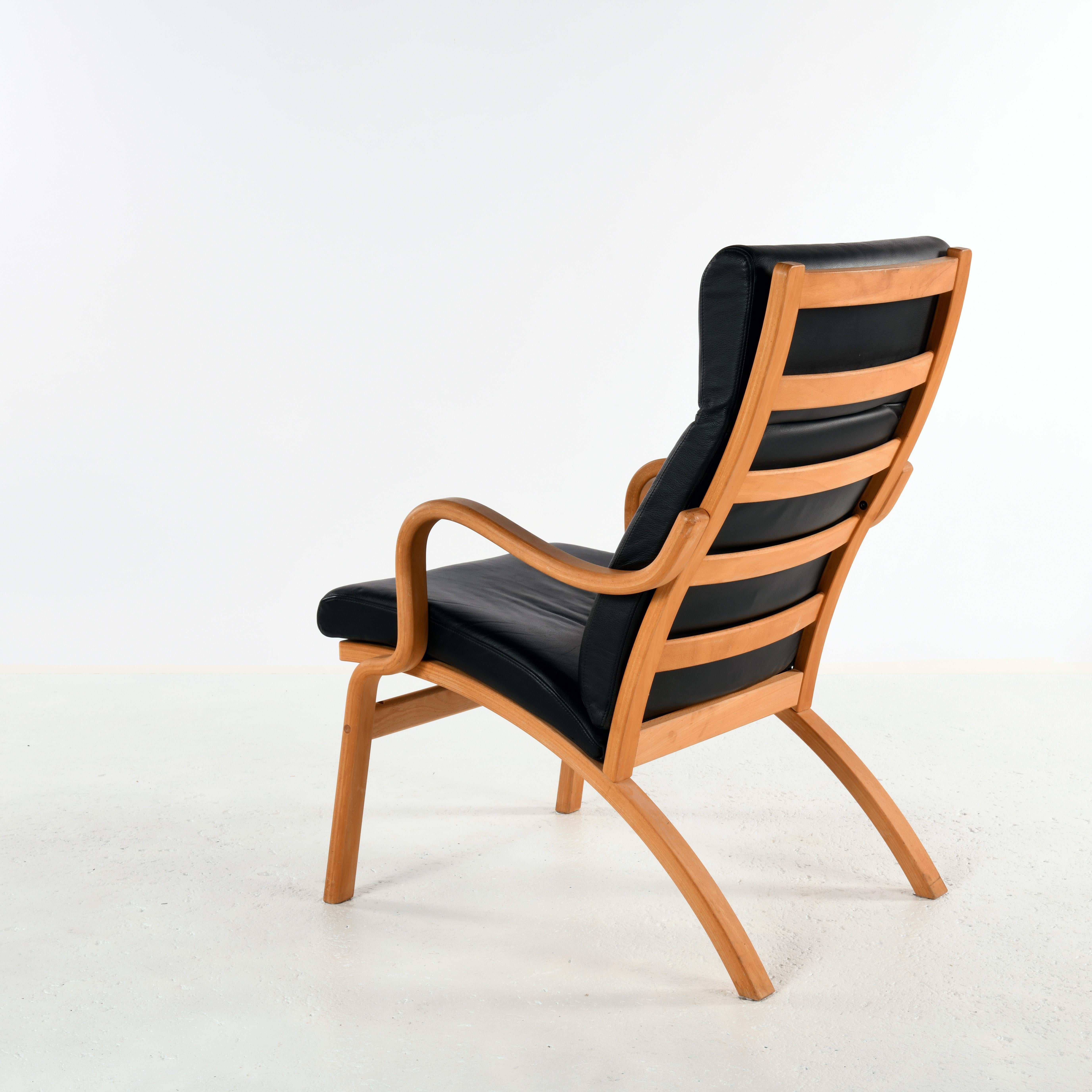 Pair of danish armchair, curved multi-ply beech and black leather 2