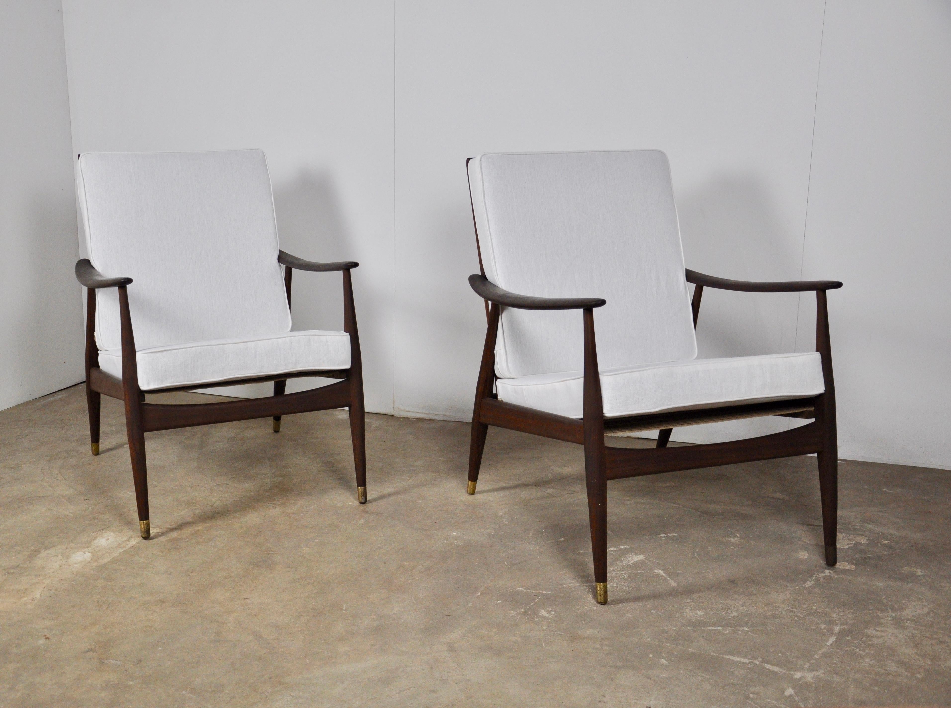 Pair of Danish armchairs. White fabric cushion with removable cover and zipper.