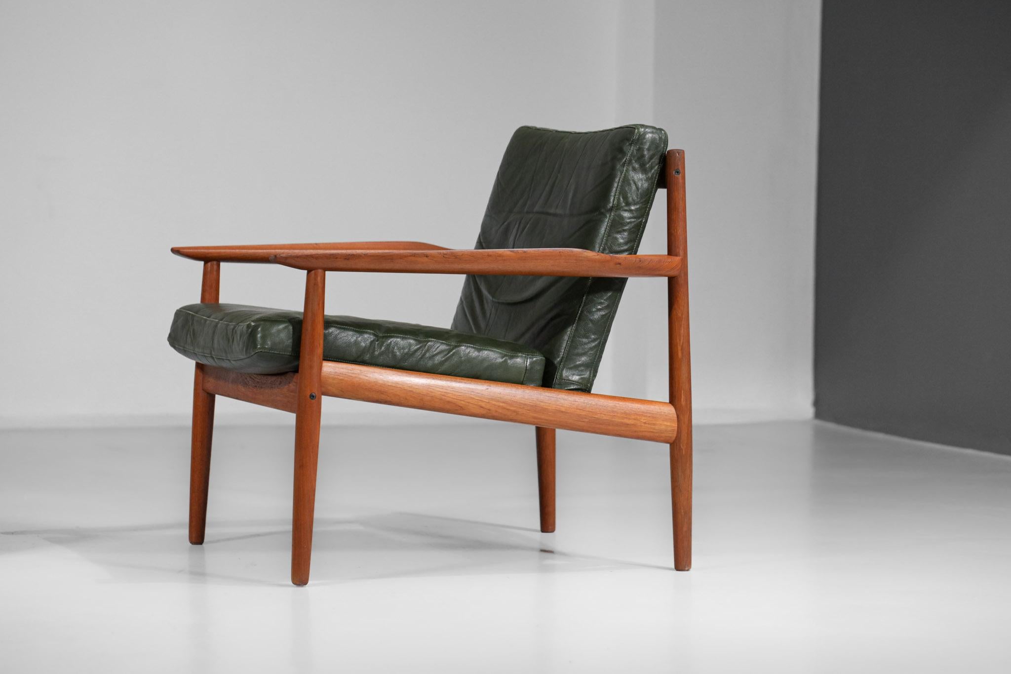 Mid-20th Century Pair of Danish Armchairs by Designer Arne Vodder for Glostrup Scandinavian Teak