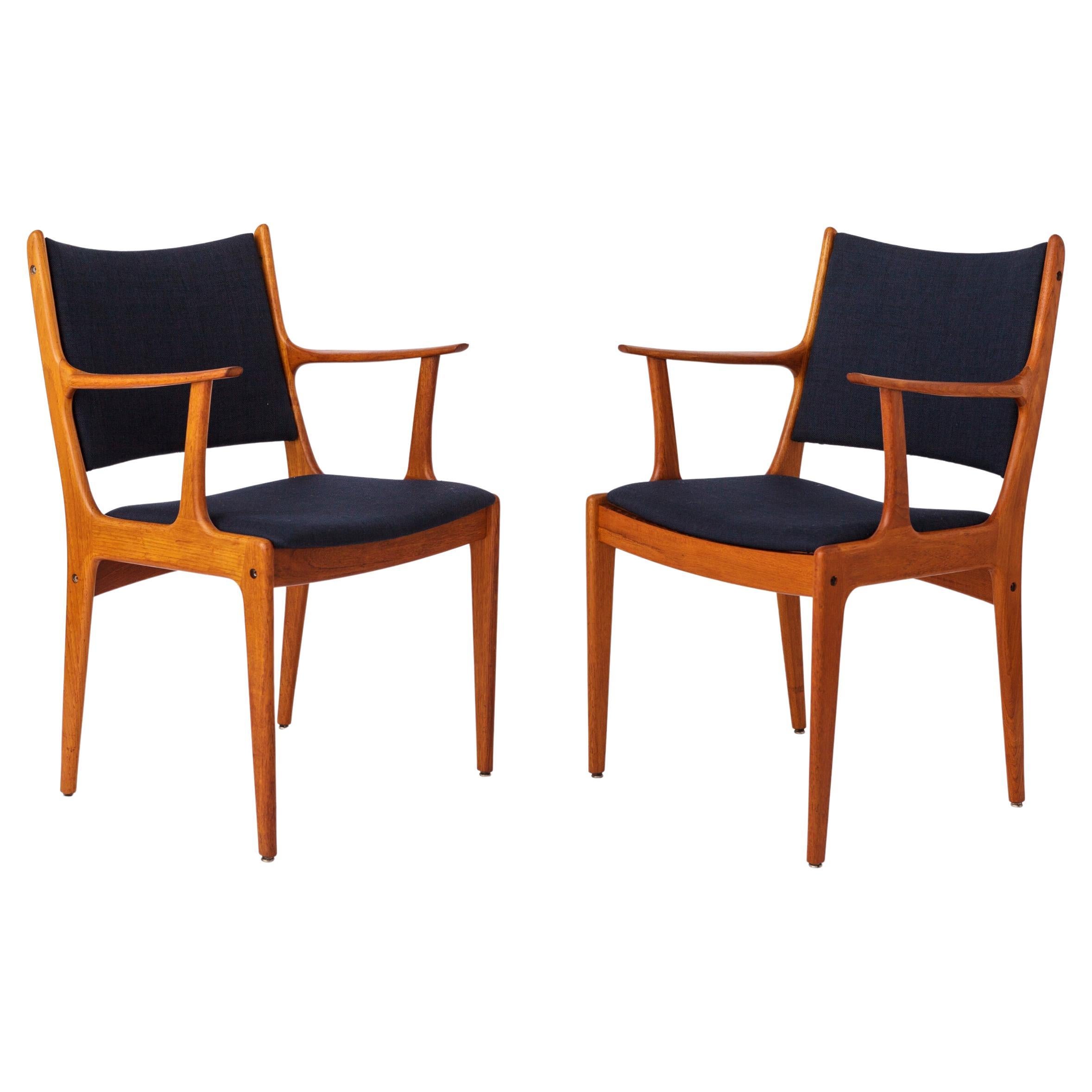Coppia di poltrone danesi di Johannes Andersen  Rivestimento in teak e blu Marin degli anni '60
