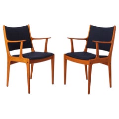 Coppia di poltrone danesi di Johannes Andersen  Rivestimento in teak e blu Marin degli anni '60