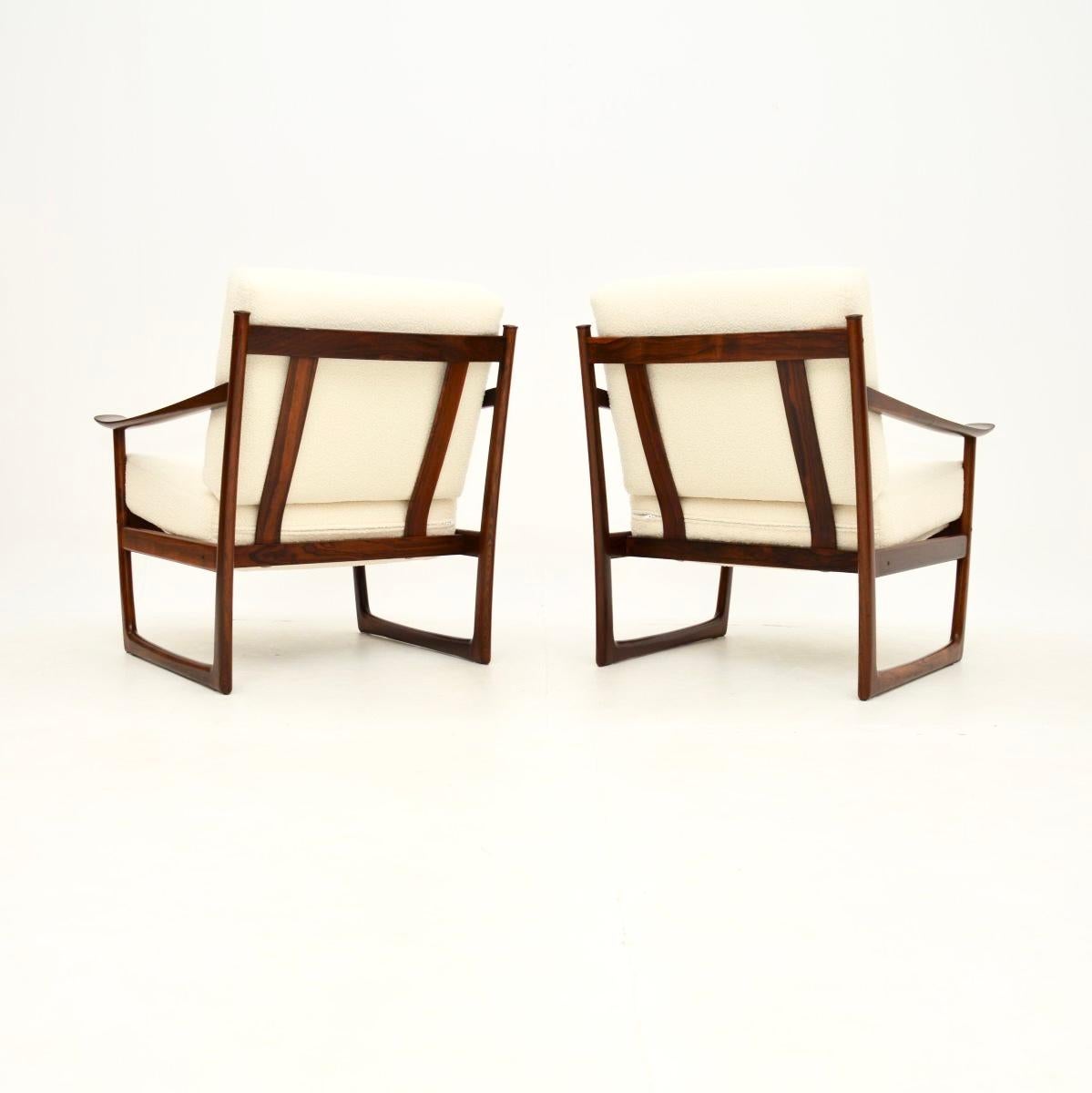 Pair of Danish Armchairs by Peter Hvidt and Orla Mølgaard-Nielsen In Good Condition For Sale In London, GB