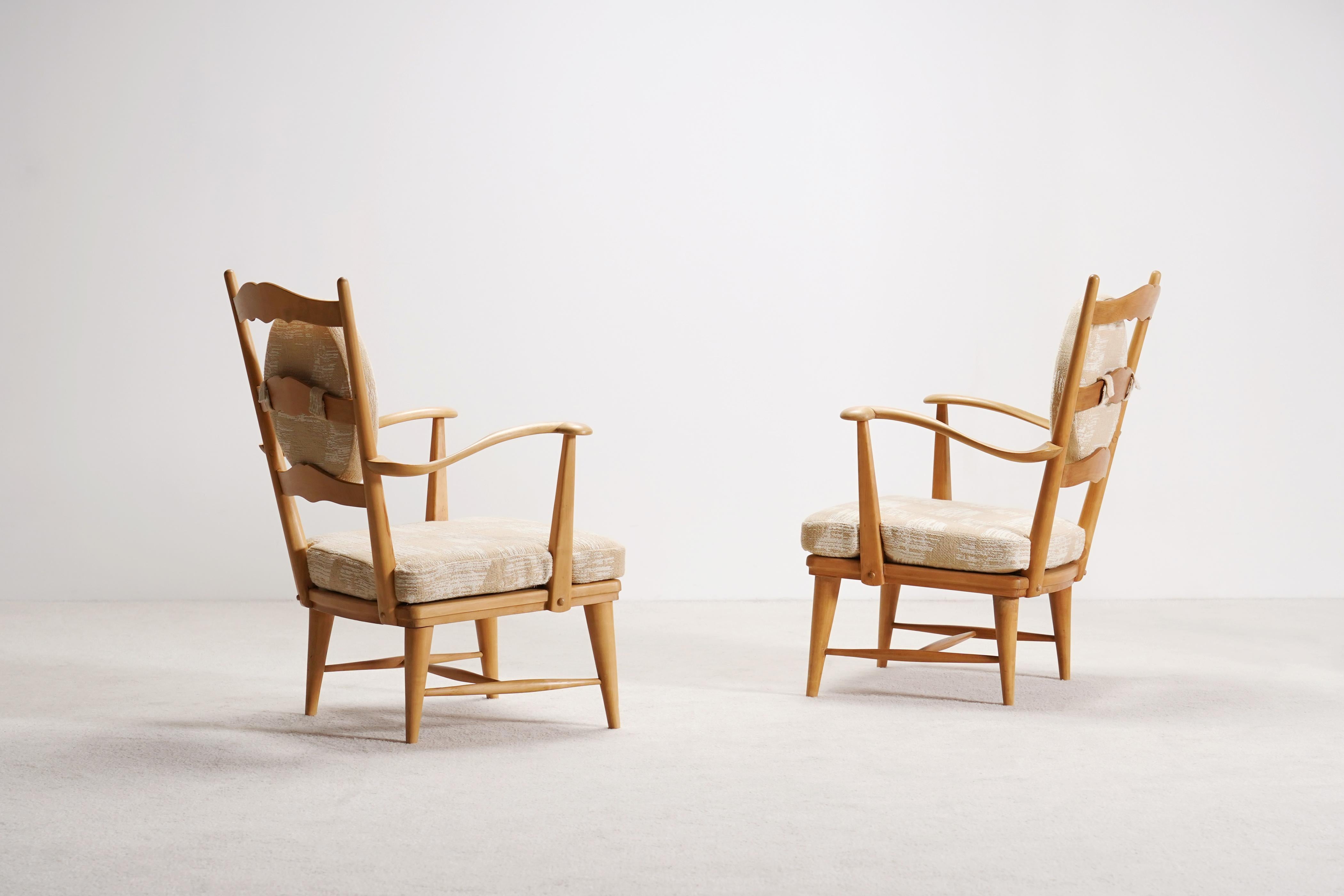 Paire de fauteuils danois. Circa 1940. Rembourrage neuf. Excellent état - En vente à Paris, FR
