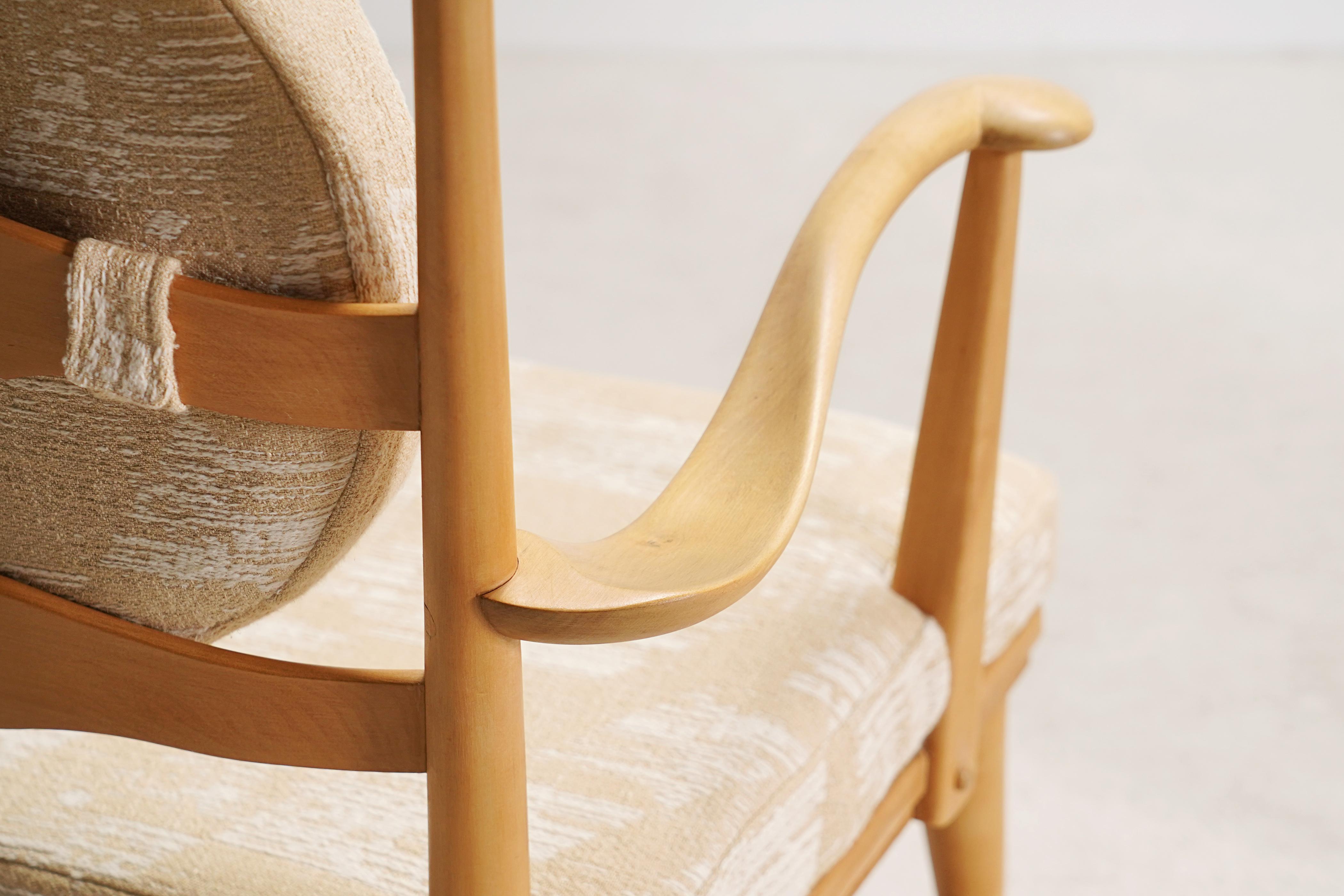 Tissu Paire de fauteuils danois. Circa 1940. Rembourrage neuf. en vente