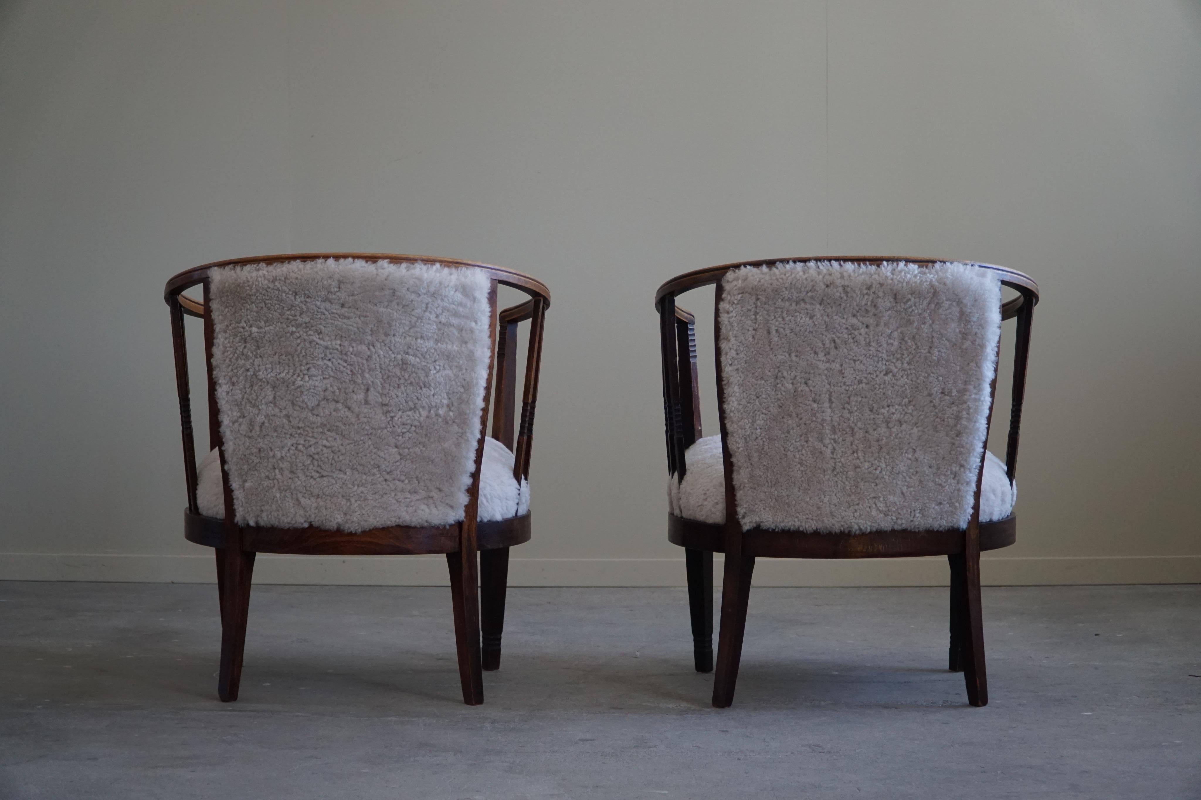 Danois Paire de fauteuils danois en hêtre, laine d'agneau retapissée, Jugendstil, années 1900 en vente