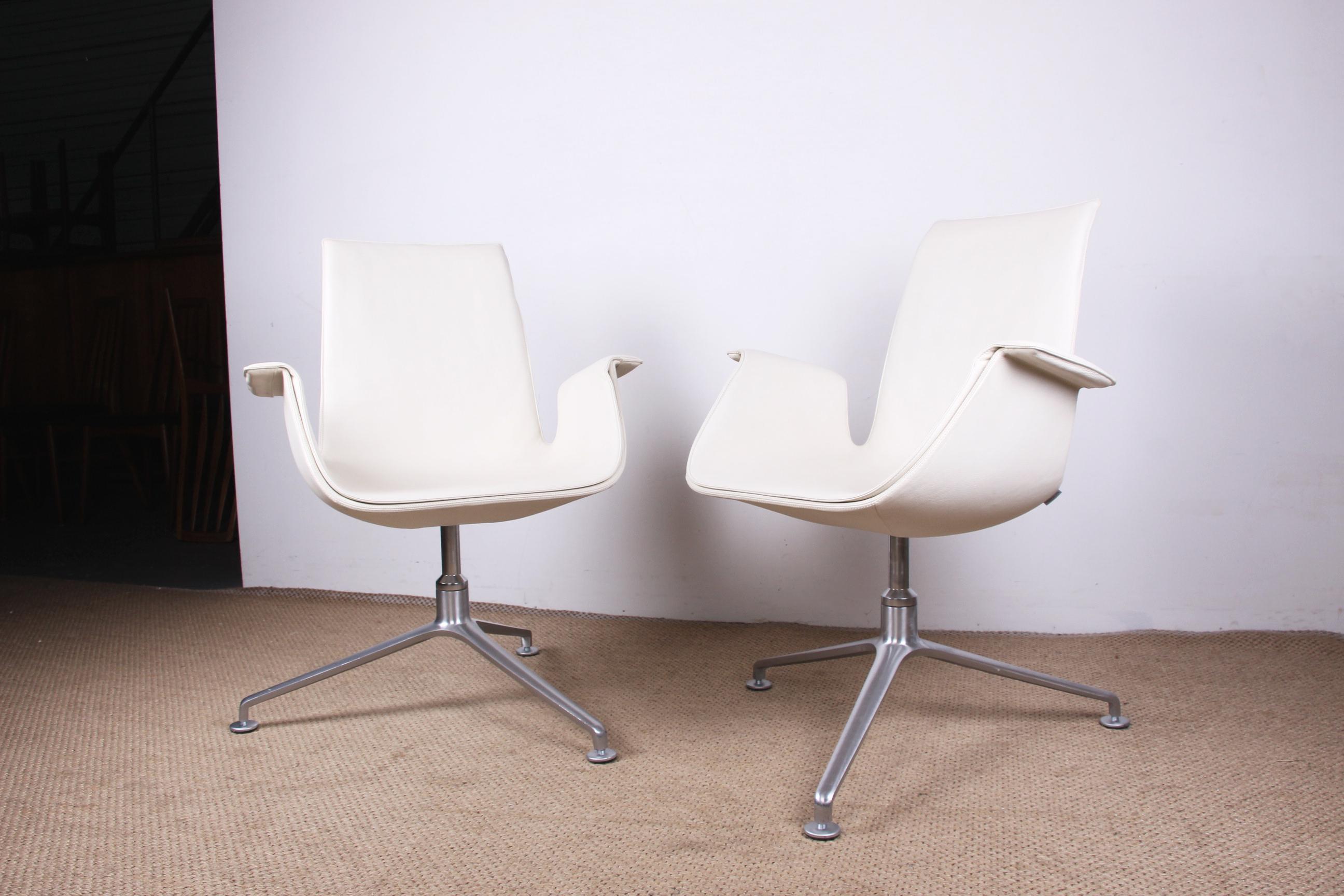 Danois Paire de fauteuils danois en cuir et acier, modèle FK 6725 par Preben Fabricius en vente