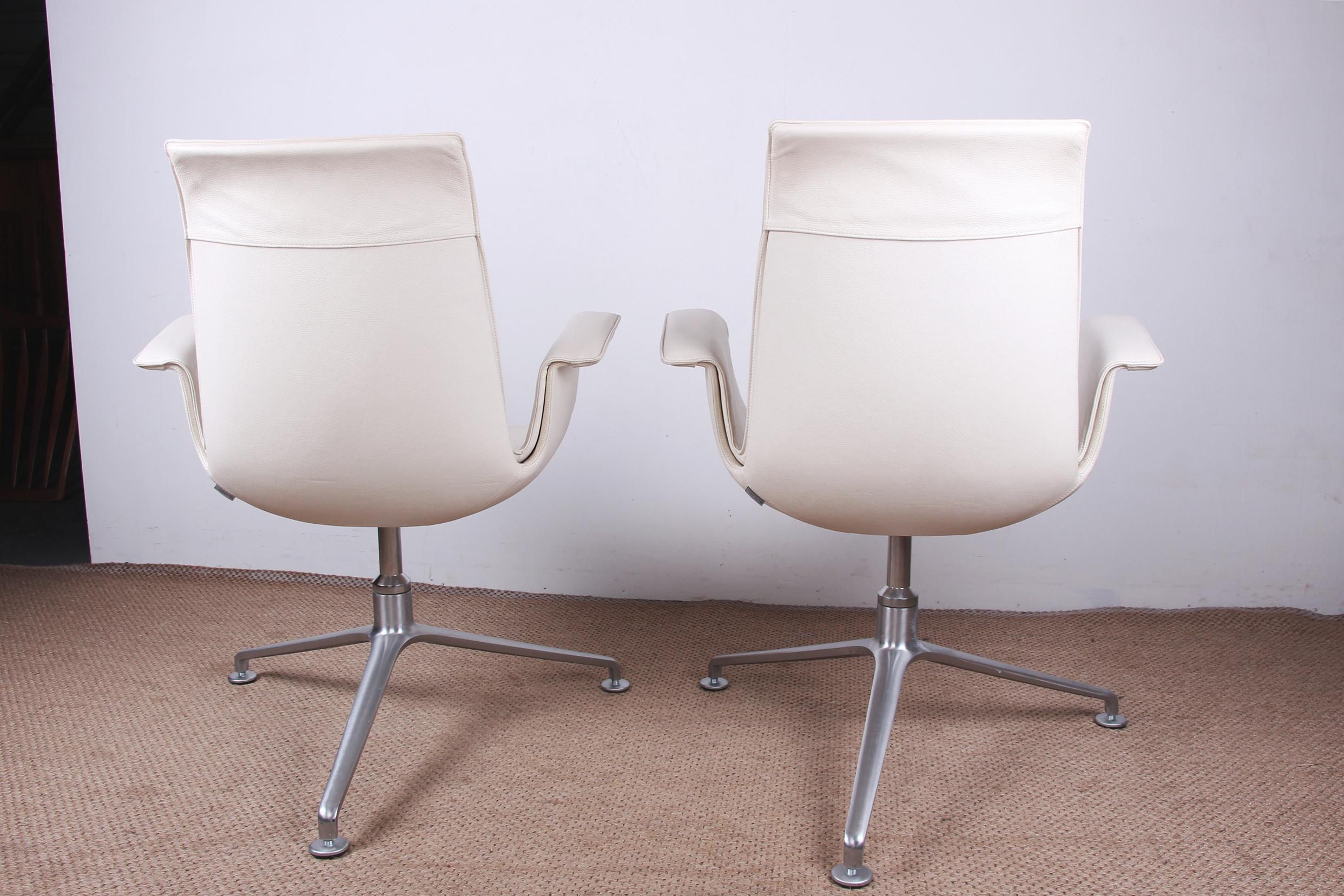 Stainless Steel Pair of Danish Armchairs in Leather and Steel, model FK 6725 by Preben Fabricius For Sale