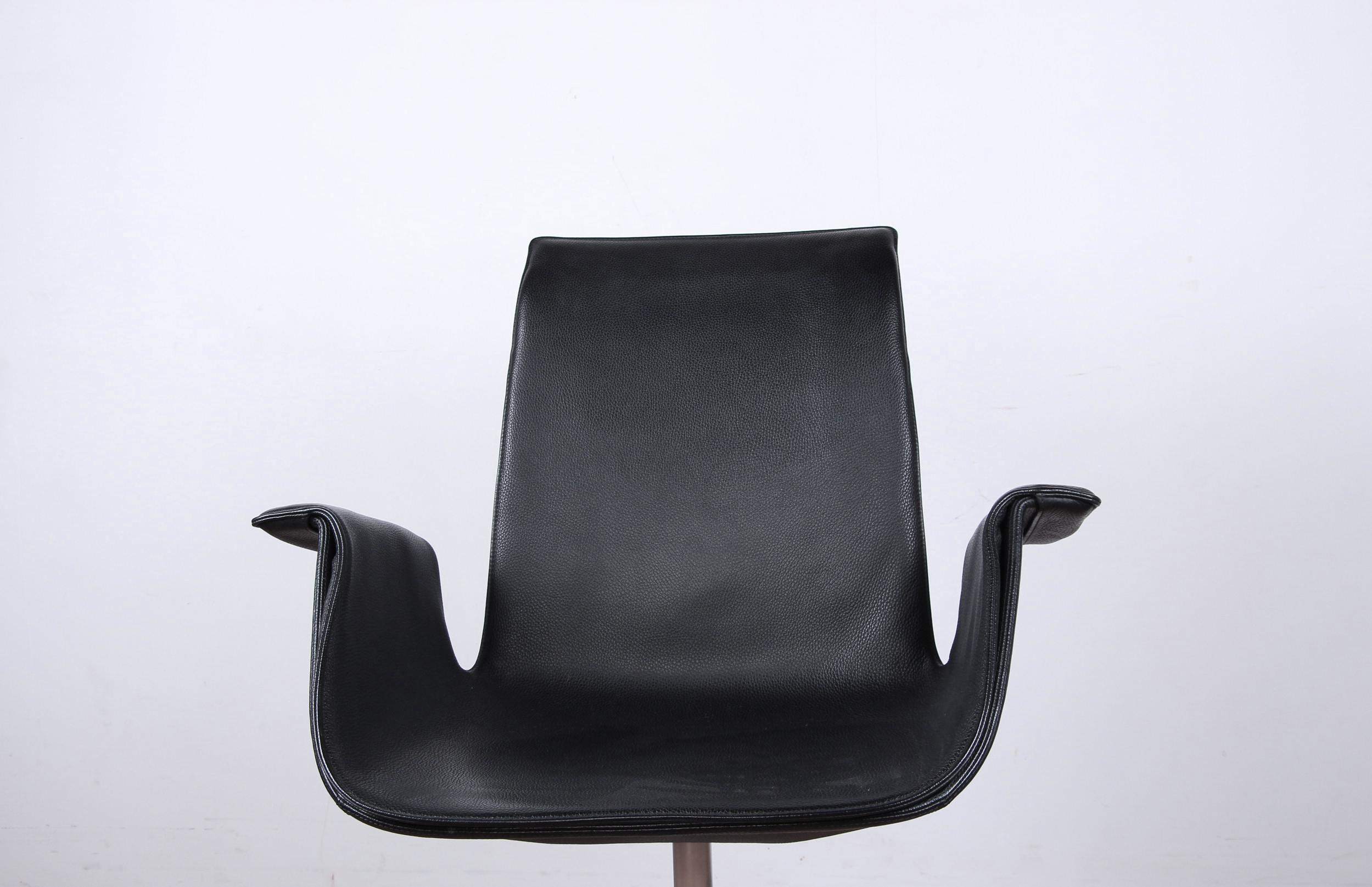Acier Paire de fauteuils danois en cuir et acier, modèle FK 6725 par Preben Fabricius en vente