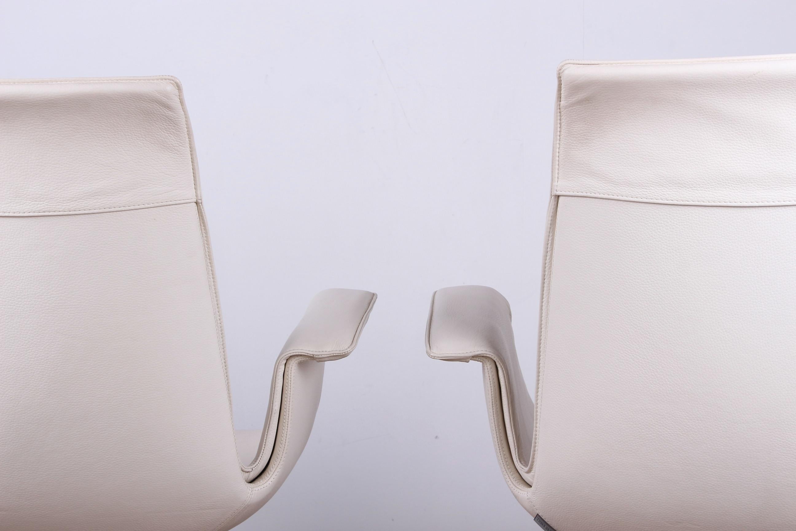 Acier inoxydable Paire de fauteuils danois en cuir et acier, modèle FK 6725 par Preben Fabricius en vente