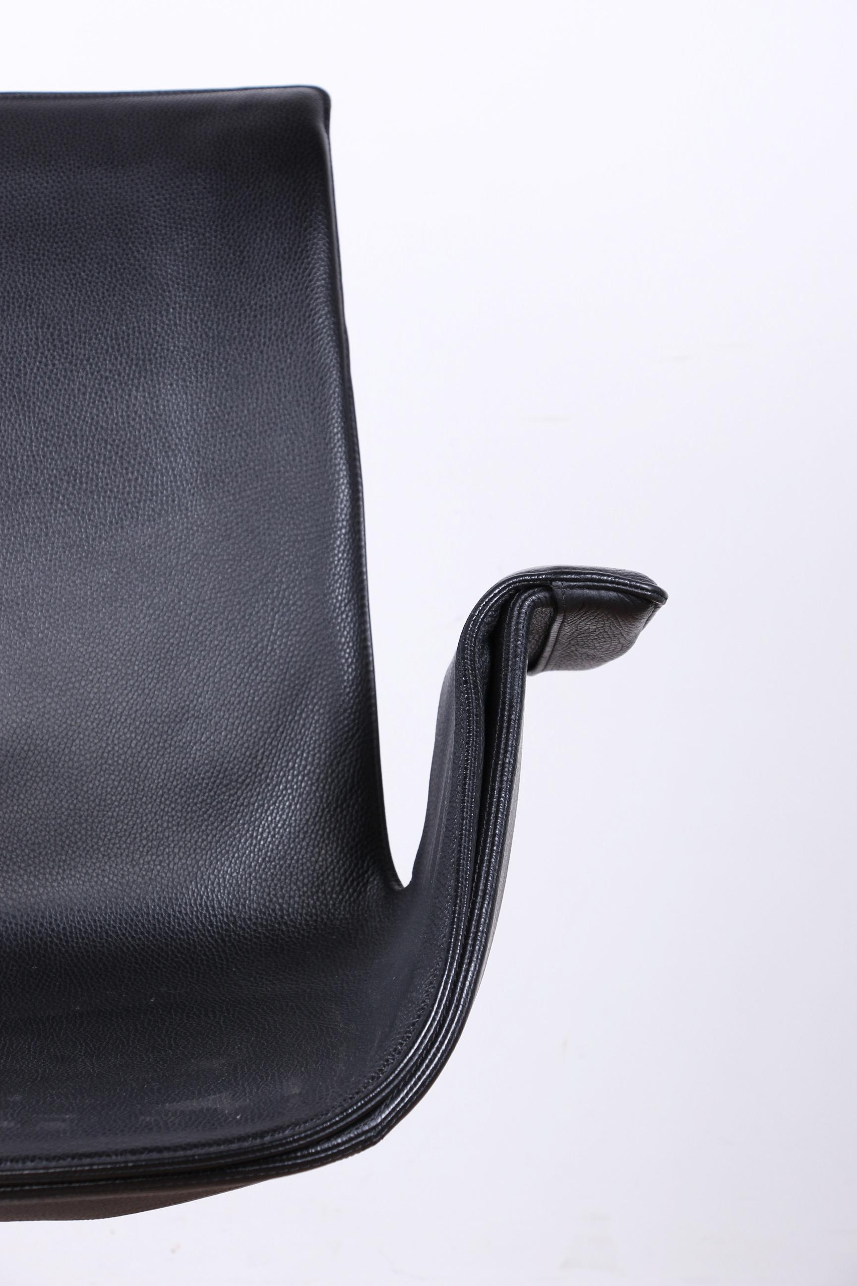 Paire de fauteuils danois en cuir et acier, modèle FK 6725 par Preben Fabricius en vente 2