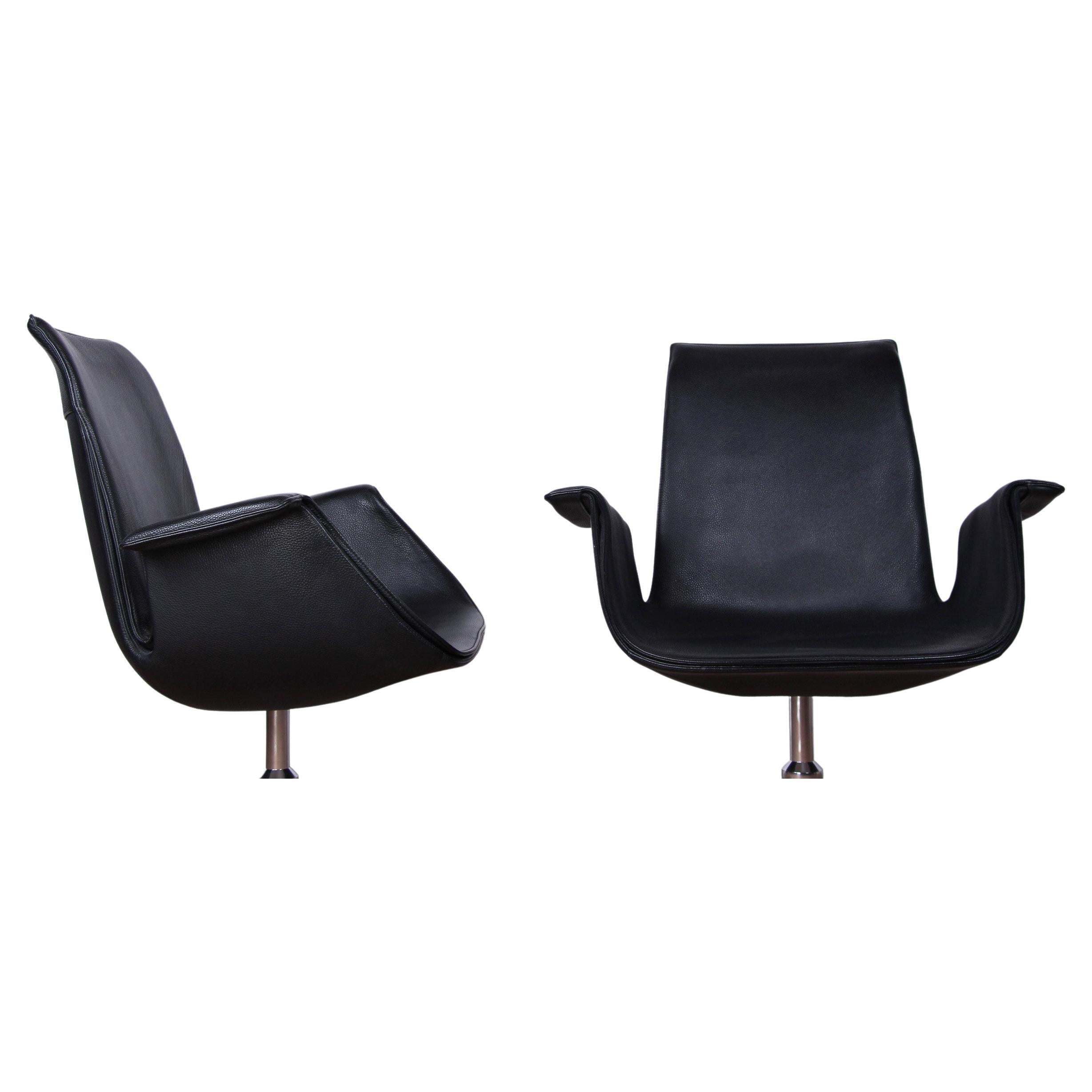 Paire de fauteuils danois en cuir et acier, modèle FK 6725 par Preben Fabricius en vente