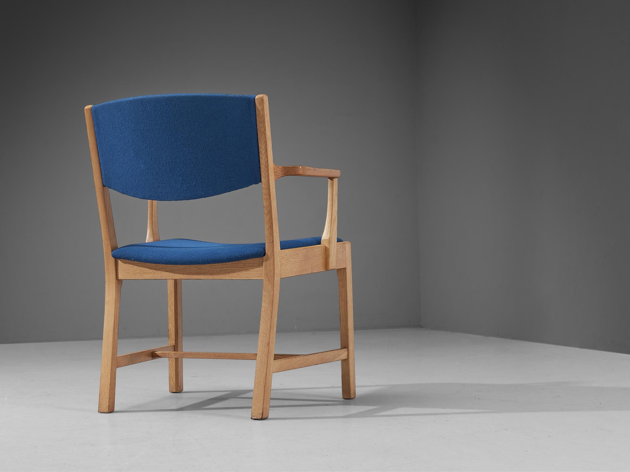 Scandinavian Modern Pair of Danish Armchairs in Oak, Teak and Blue Upholstery For Sale
