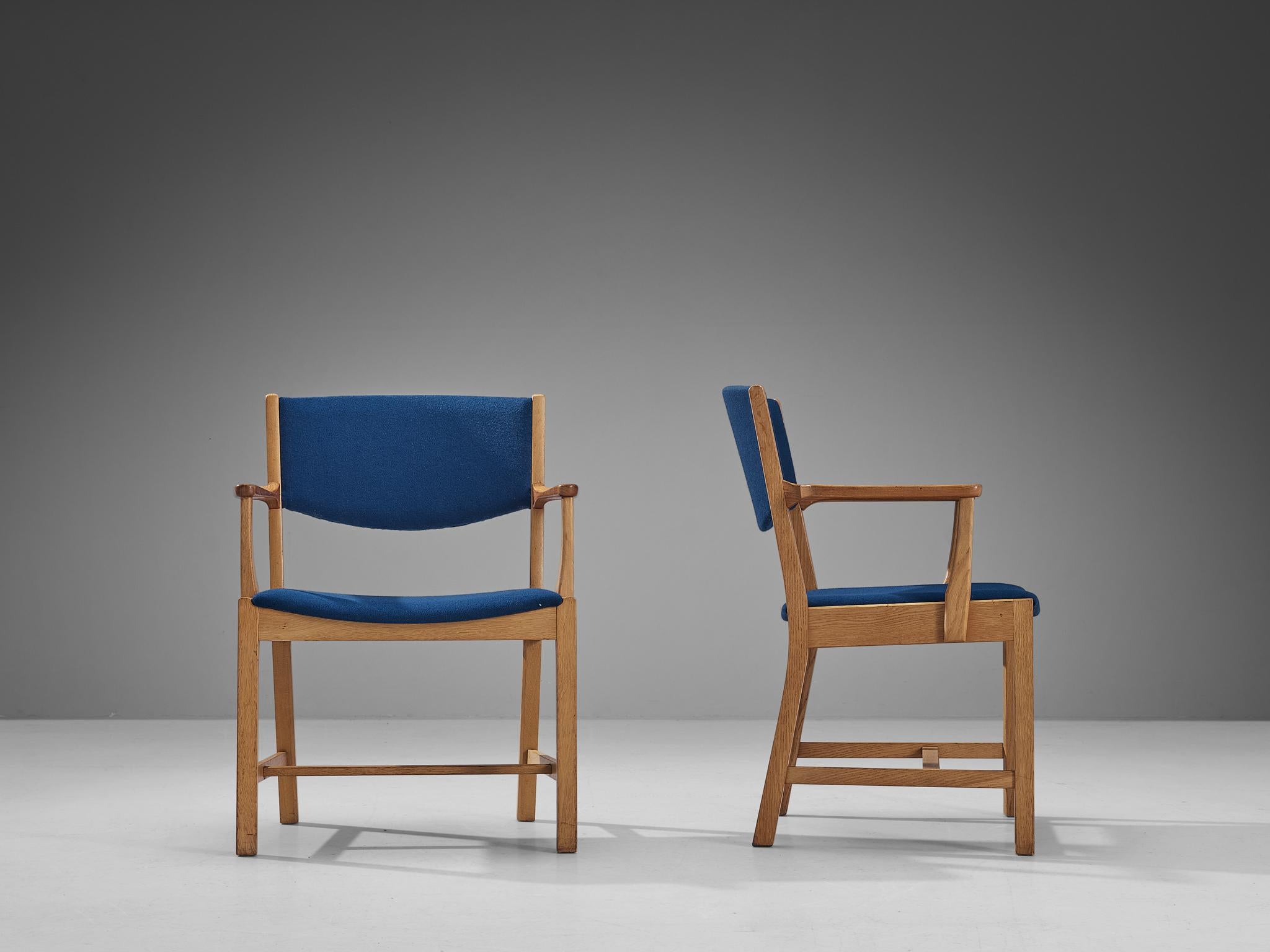 Pair of Danish Armchairs in Oak, Teak and Blue Upholstery For Sale 1