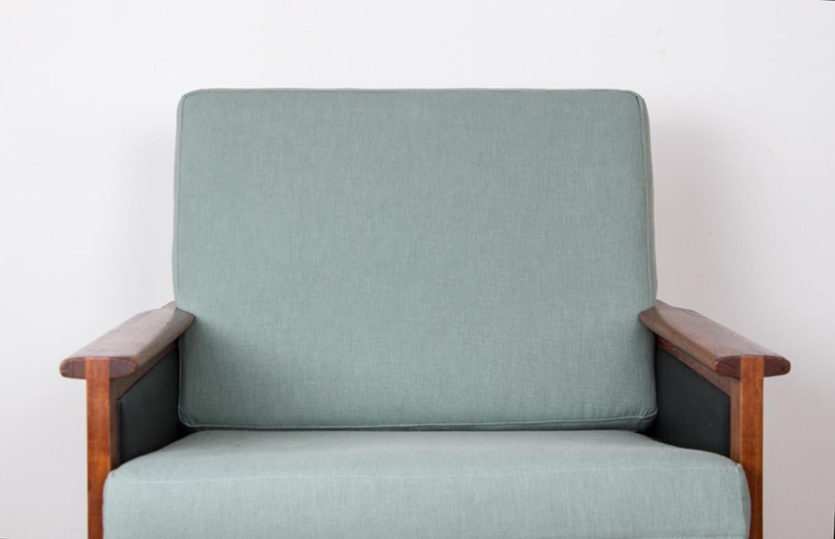 Scandinave moderne Paire de fauteuils danois, teck, tissu et cuir, modèle Capella Illum Wikkelso en vente