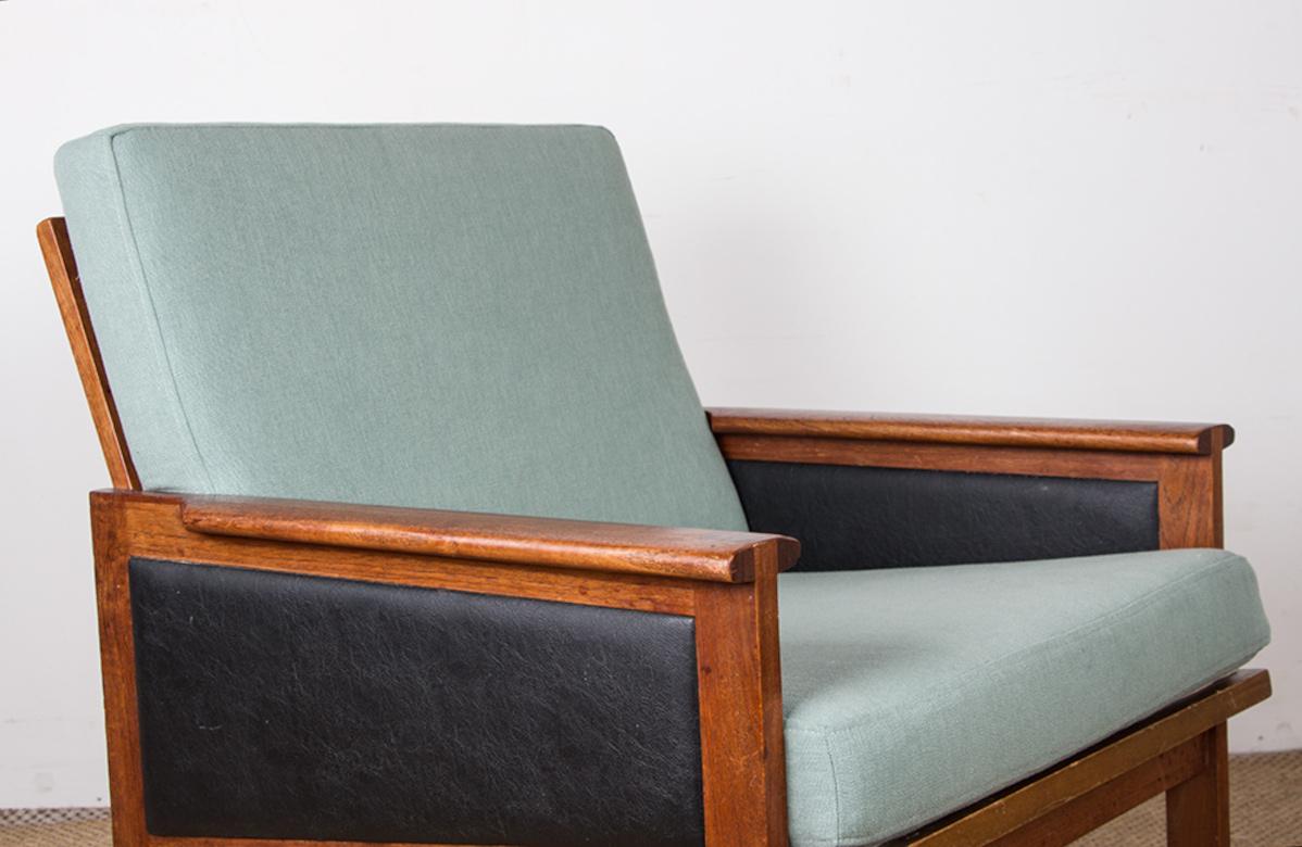 Tissu Paire de fauteuils danois, teck, tissu et cuir, modèle Capella Illum Wikkelso en vente