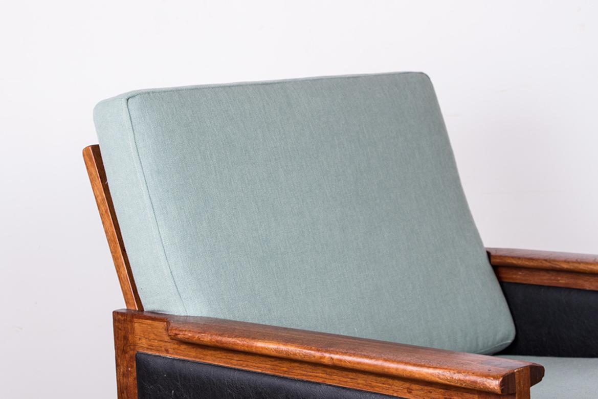 Paire de fauteuils danois, teck, tissu et cuir, modèle Capella Illum Wikkelso en vente 2