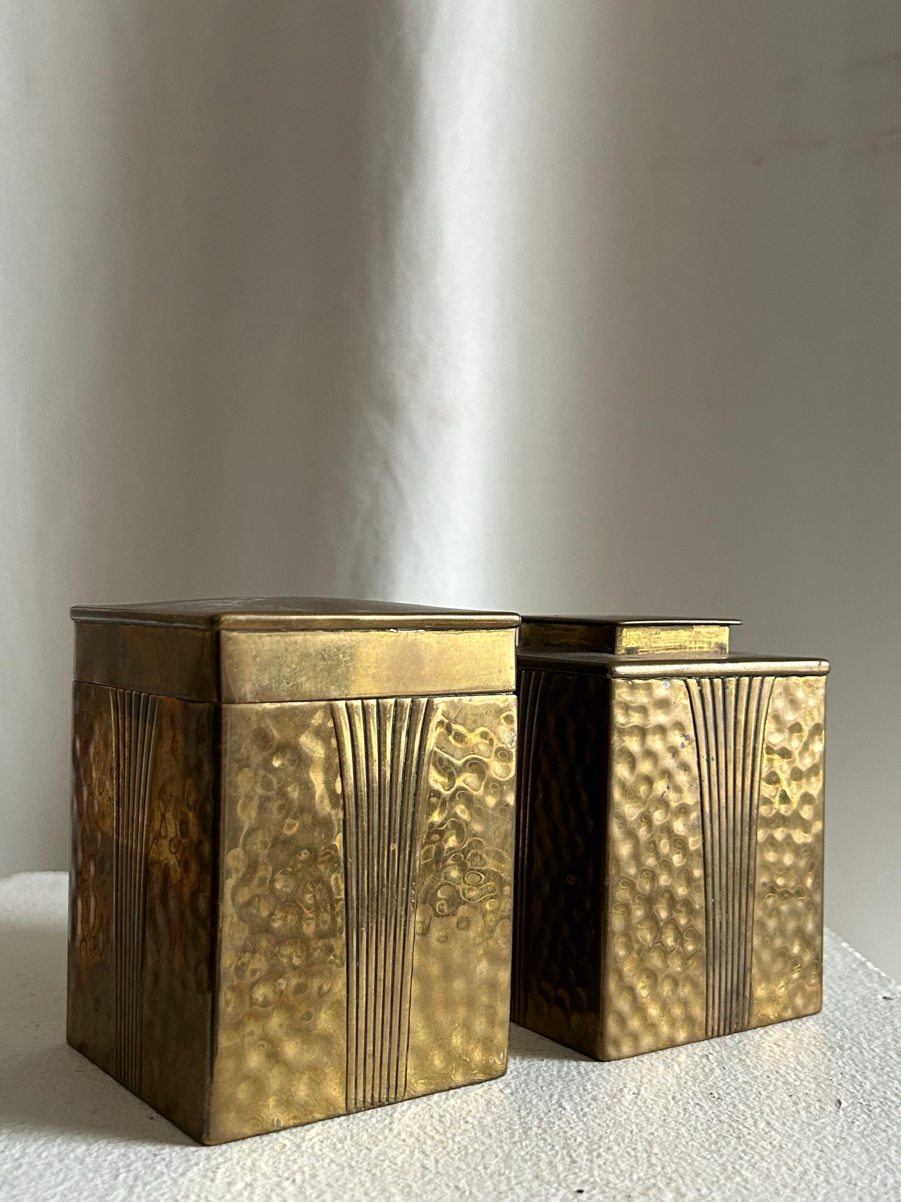 Hand-Crafted Pair of Danish Art Deco Hammered Brass Boxes, circa 1920 For Sale