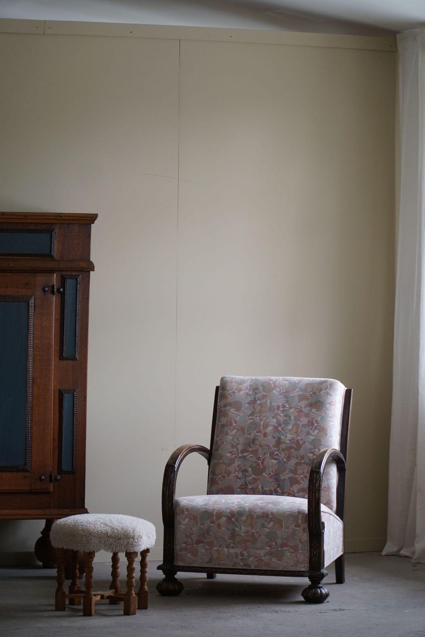 Pair of Danish Art Deco Lounge Chairs, Oak & Vibrant Flora Fabric, 1940s In Good Condition For Sale In Odense, DK