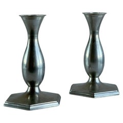 Pareja de candelabros daneses de metal art déco del escultor Just Andersen. 1920s