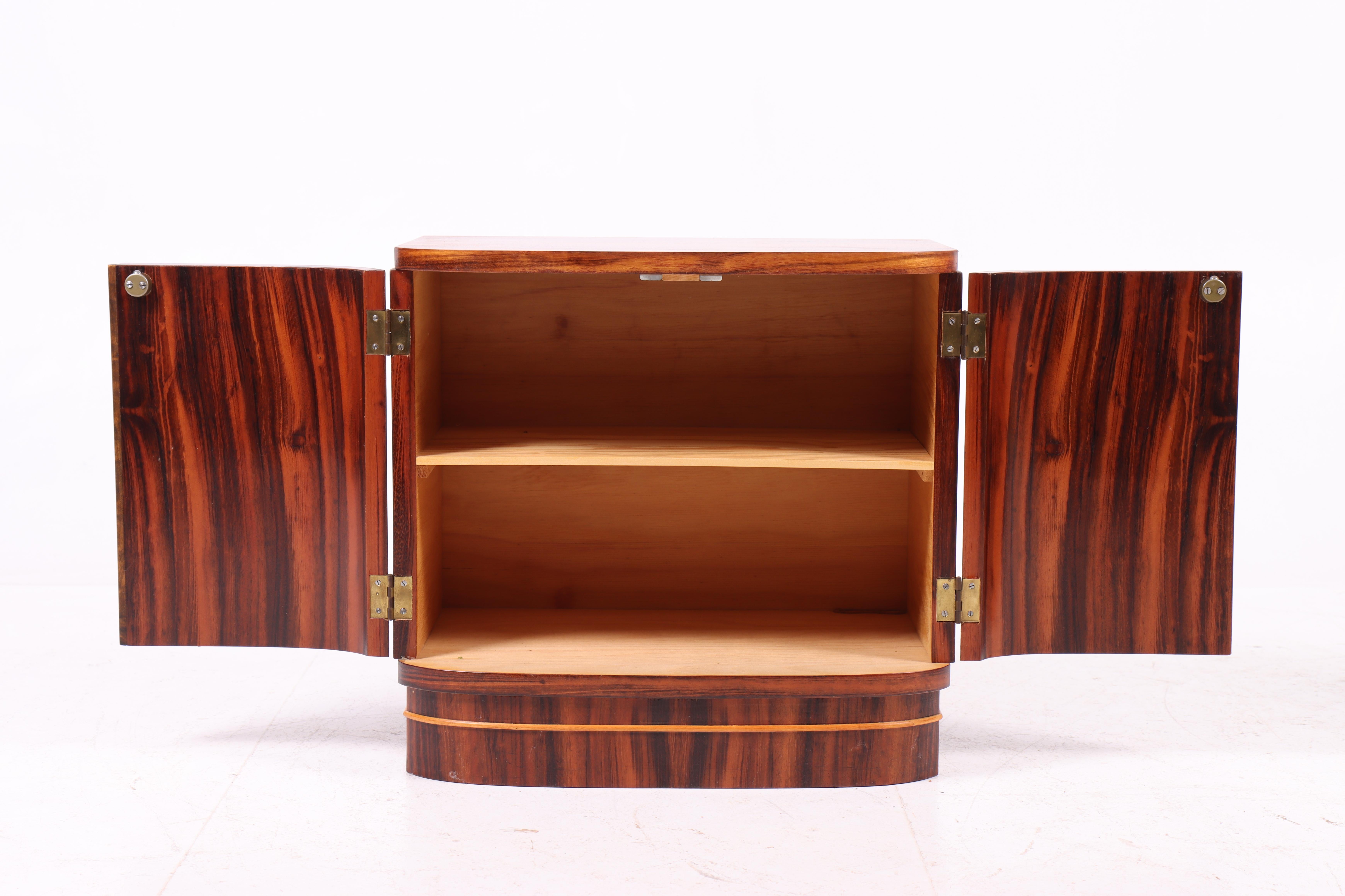 Scandinavian Modern Pair of Danish Art Deco Nightstands in Walnut, 1950s For Sale