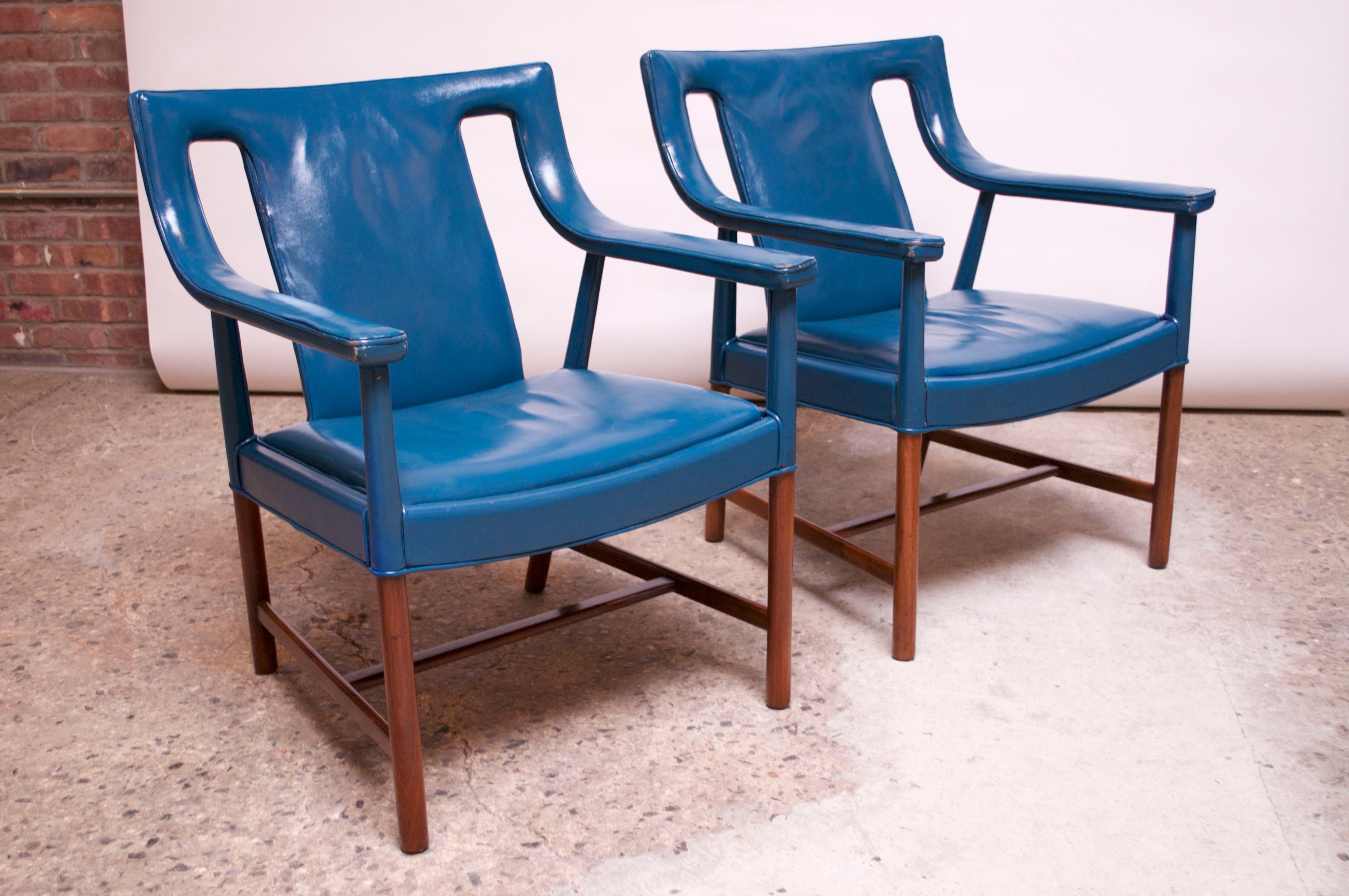 Mid-Century Modern Pair of Danish Blue Leather Armchairs by Ejner Larsen and Aksel Bender Madsen