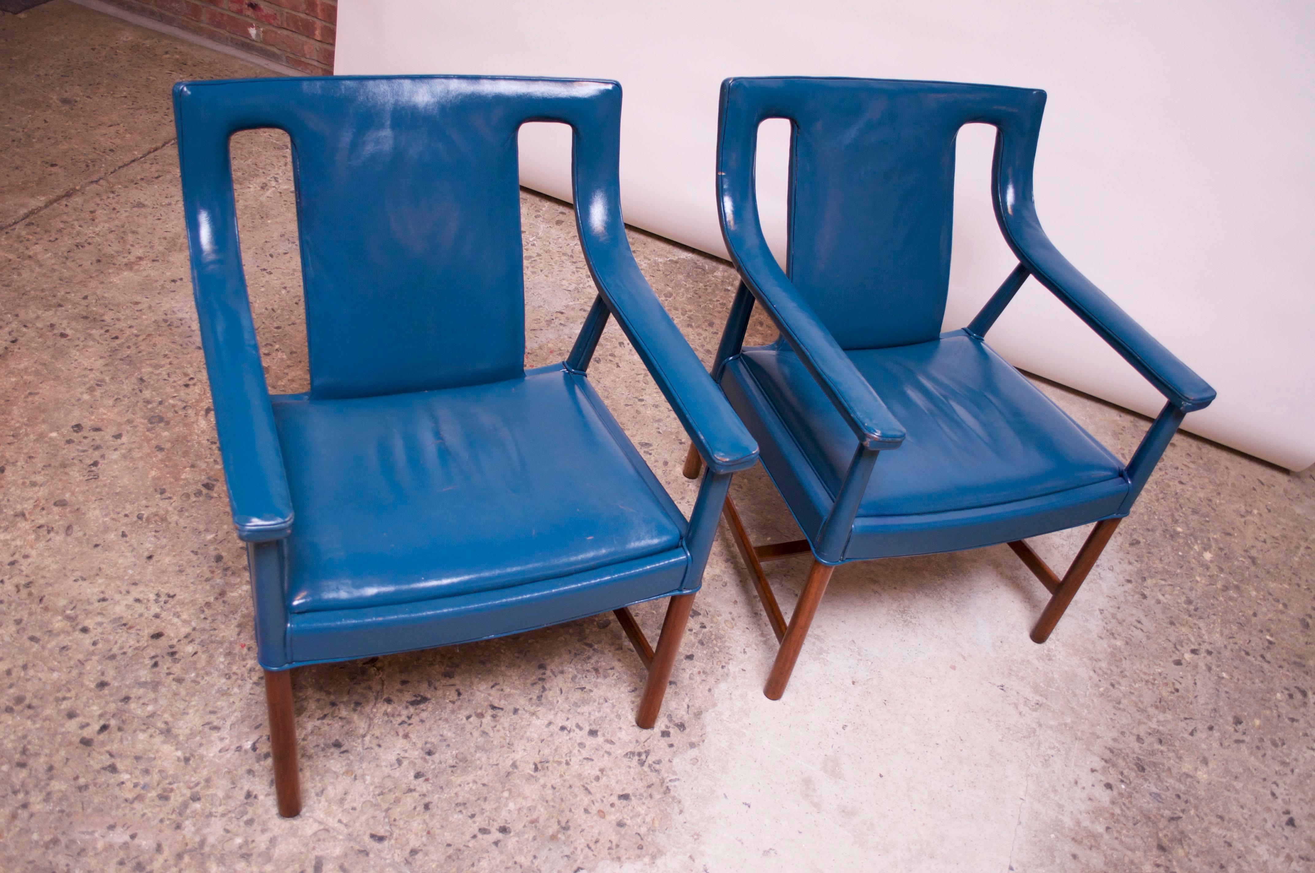 Pair of Danish Blue Leather Armchairs by Ejner Larsen and Aksel Bender Madsen In Good Condition In Brooklyn, NY