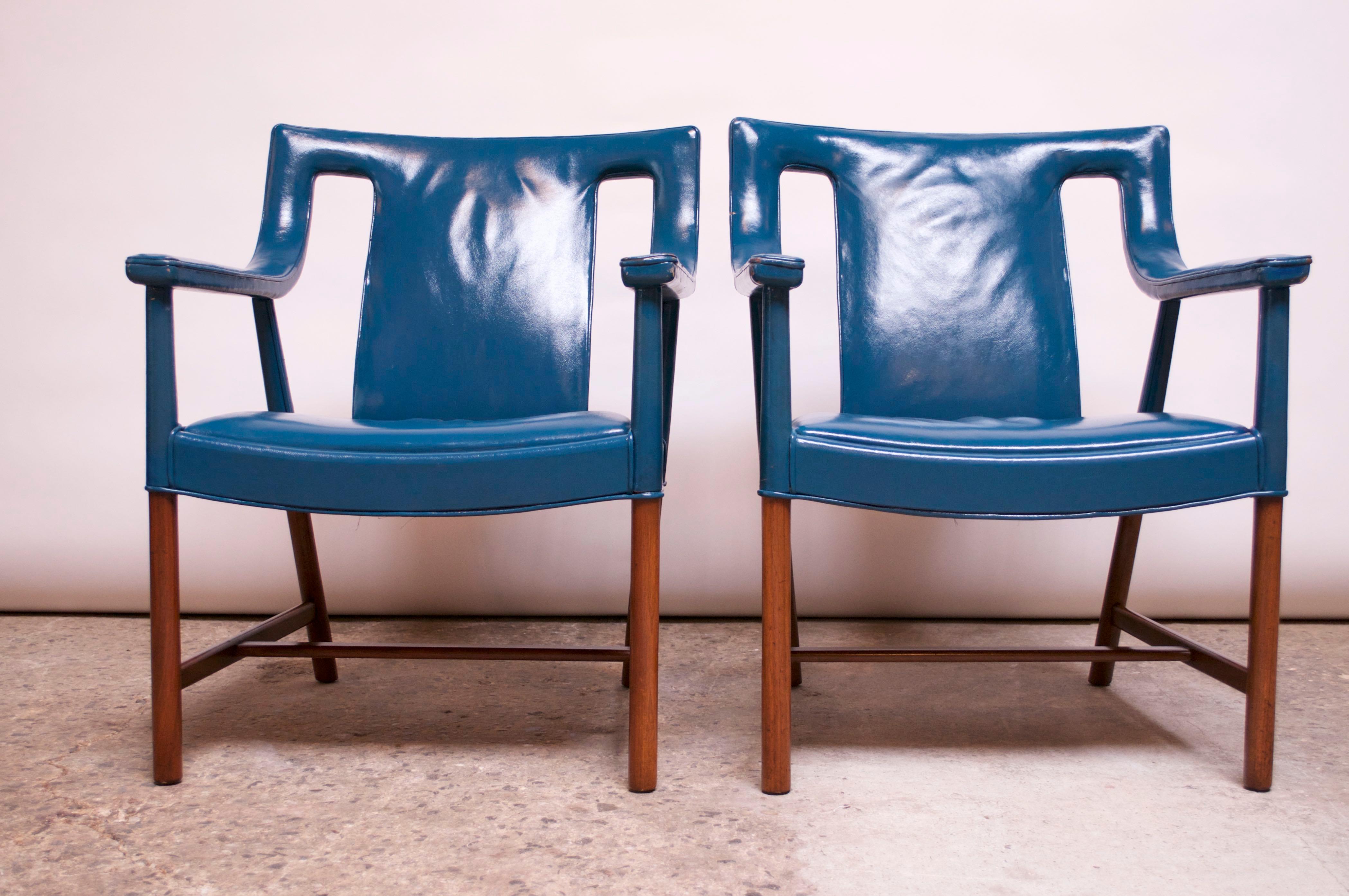 Mid-20th Century Pair of Danish Blue Leather Armchairs by Ejner Larsen and Aksel Bender Madsen
