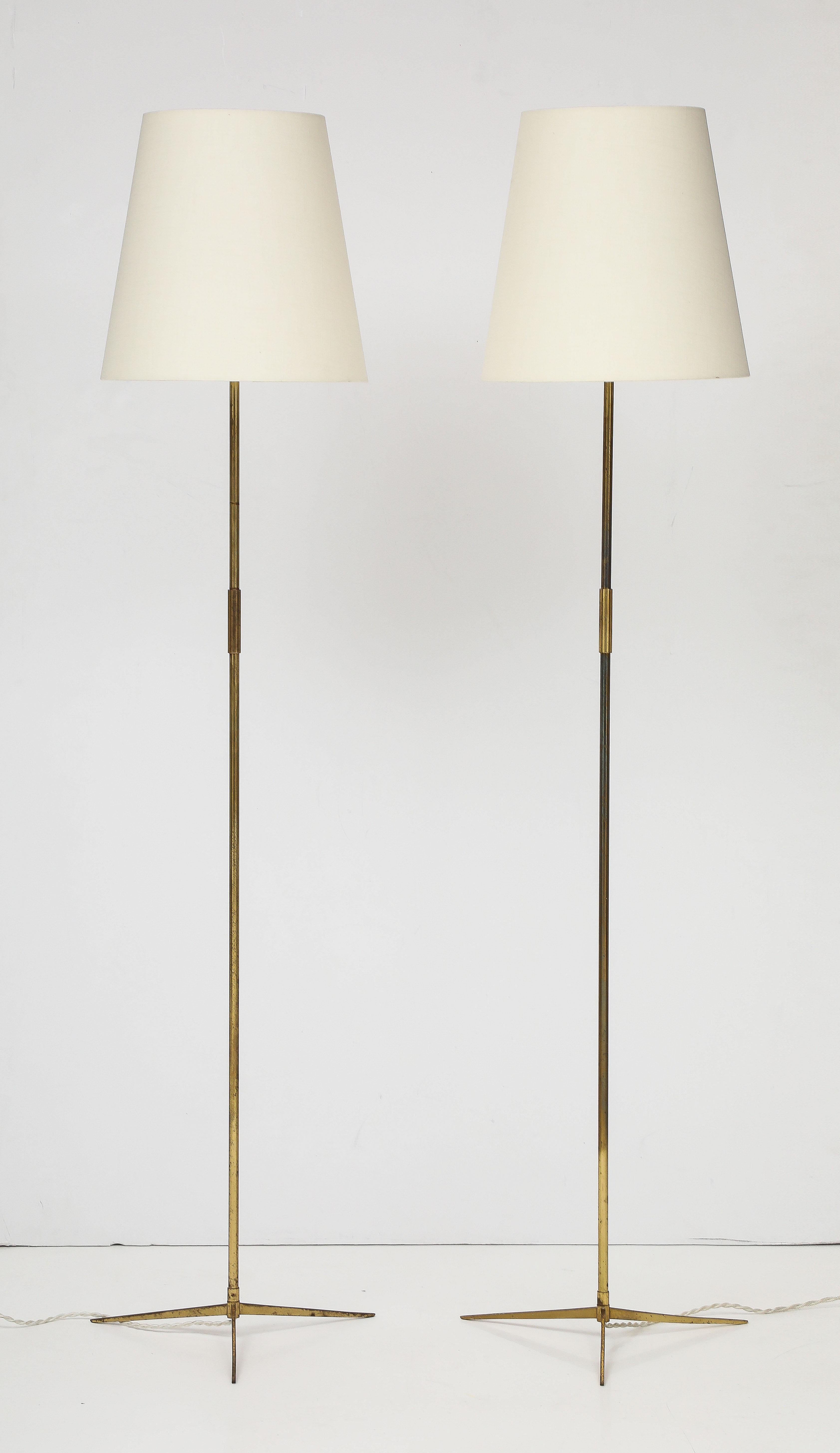 Paire de danois  Lampadaires - Laiton en vente 1