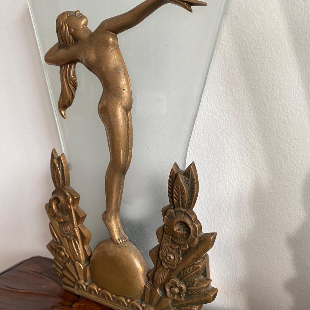 XIX secolo Coppia di scones da parete danesi in bronzo e vetro smerigliato Art Déco in vendita