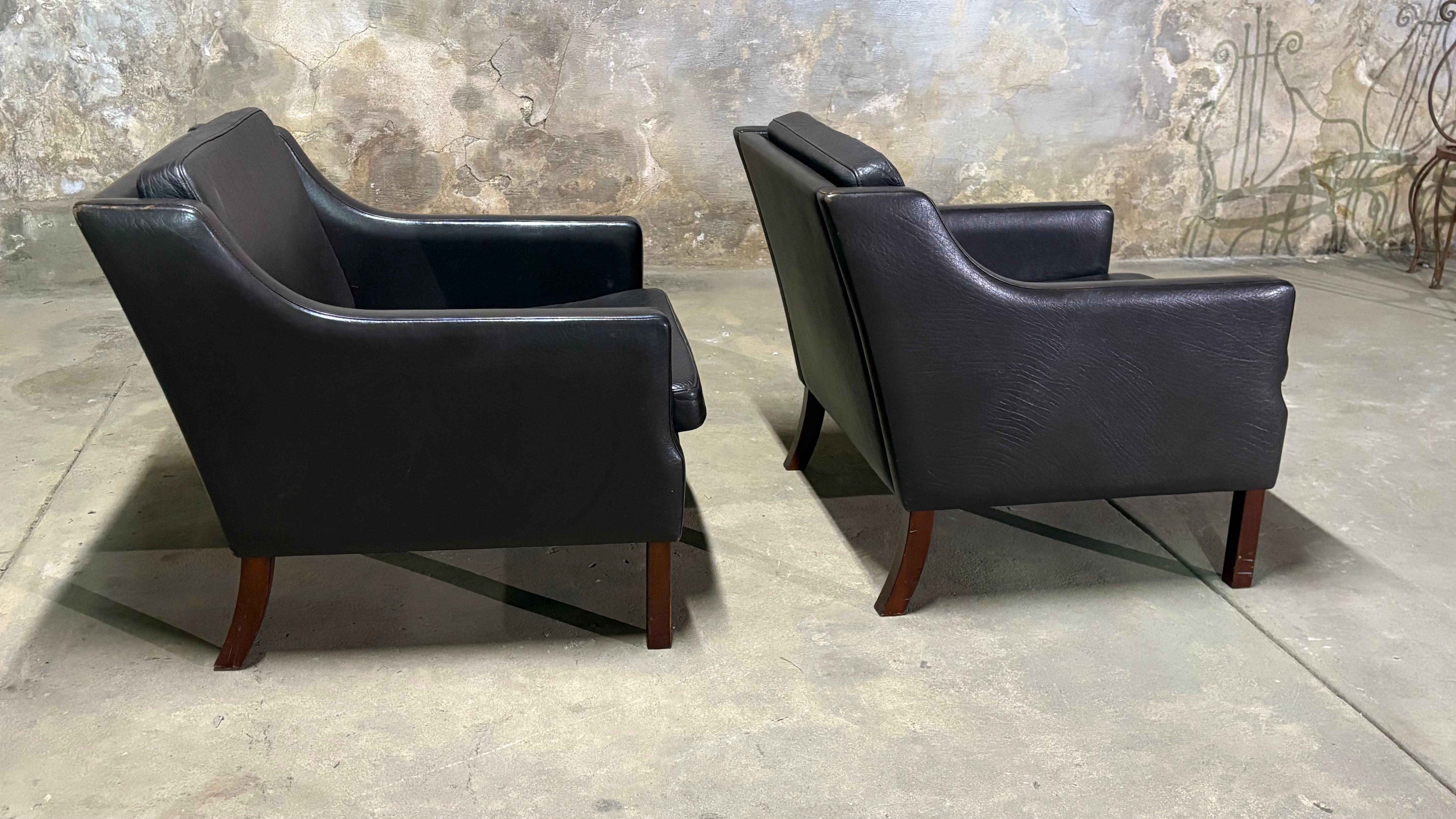 Paire de fauteuils club danois en cuir brun en vente 7