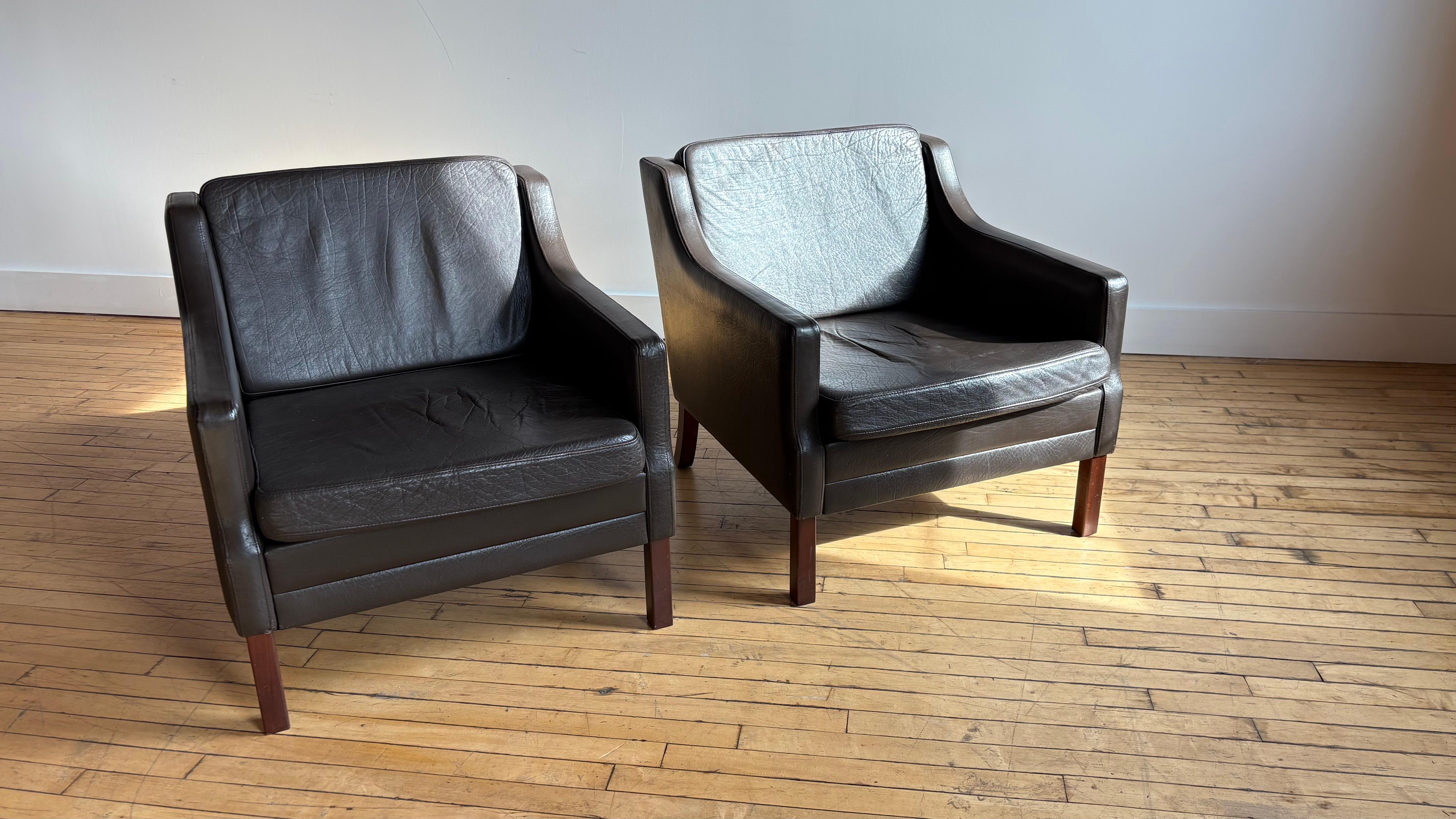 Danois Paire de fauteuils club danois en cuir brun en vente