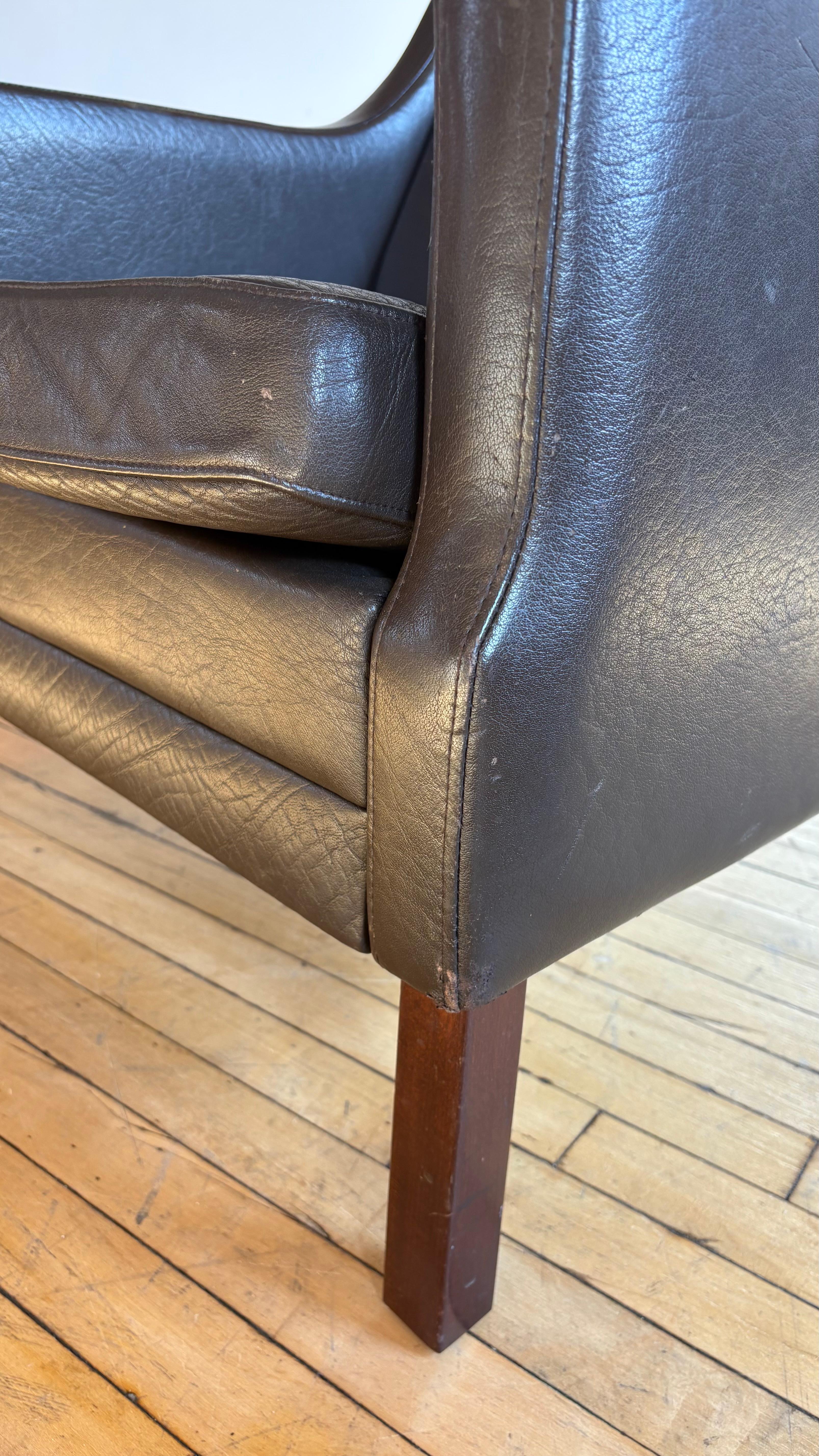 Paire de fauteuils club danois en cuir brun en vente 1