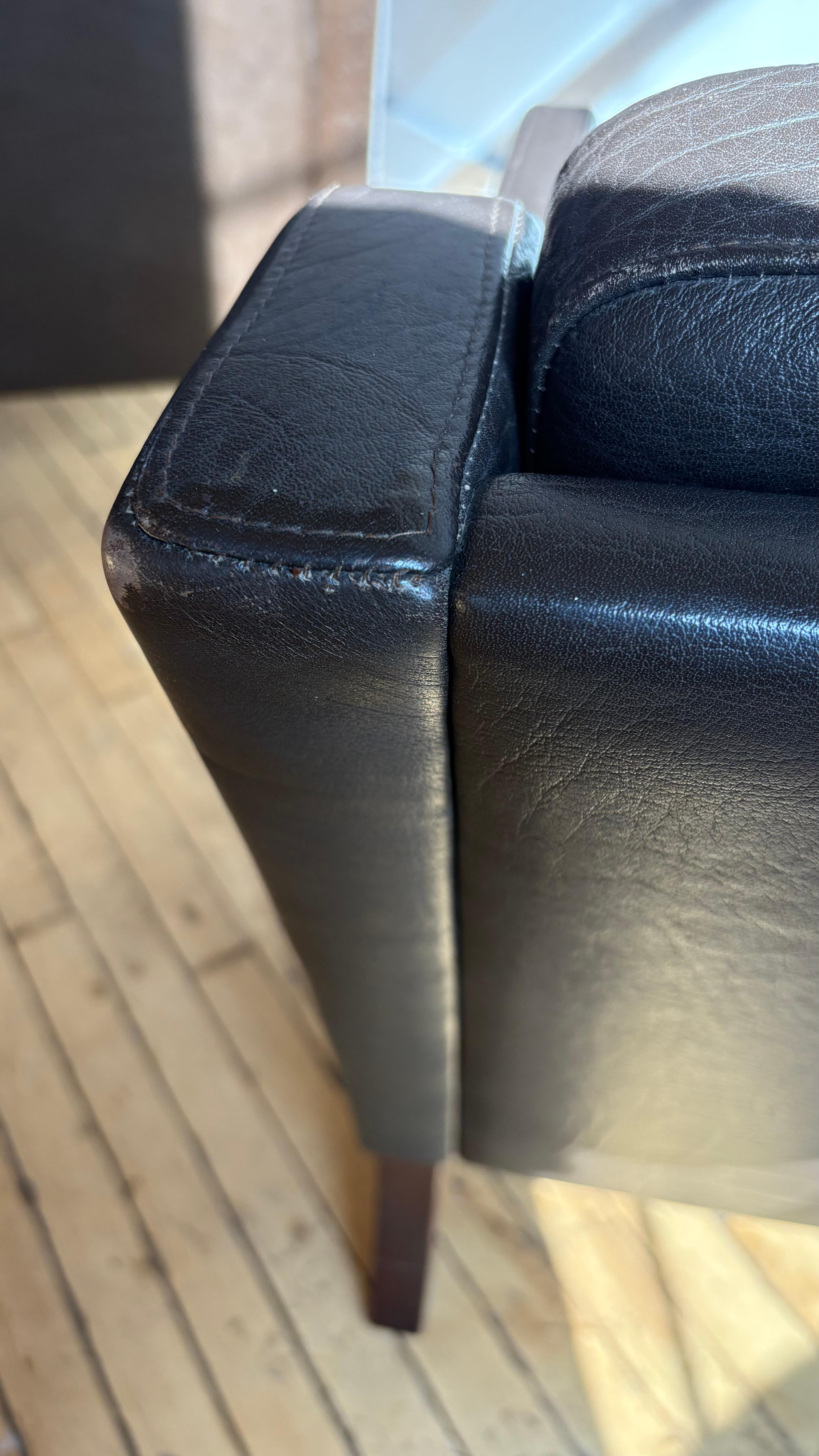 Paire de fauteuils club danois en cuir brun en vente 2