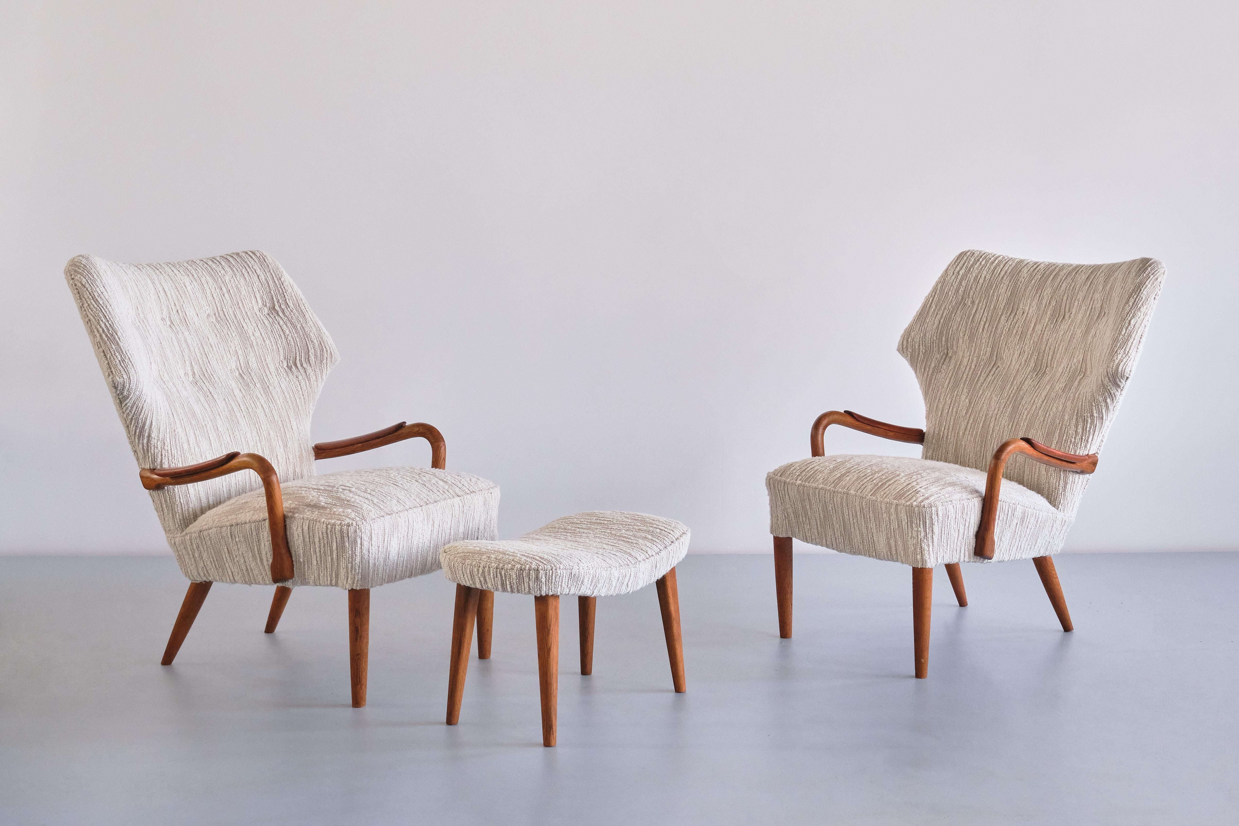 Mid-20th Century Pair of Danish Cabinetmaker Armchairs in Lelièvre Bouclé, Oak and Teak, 1950s For Sale