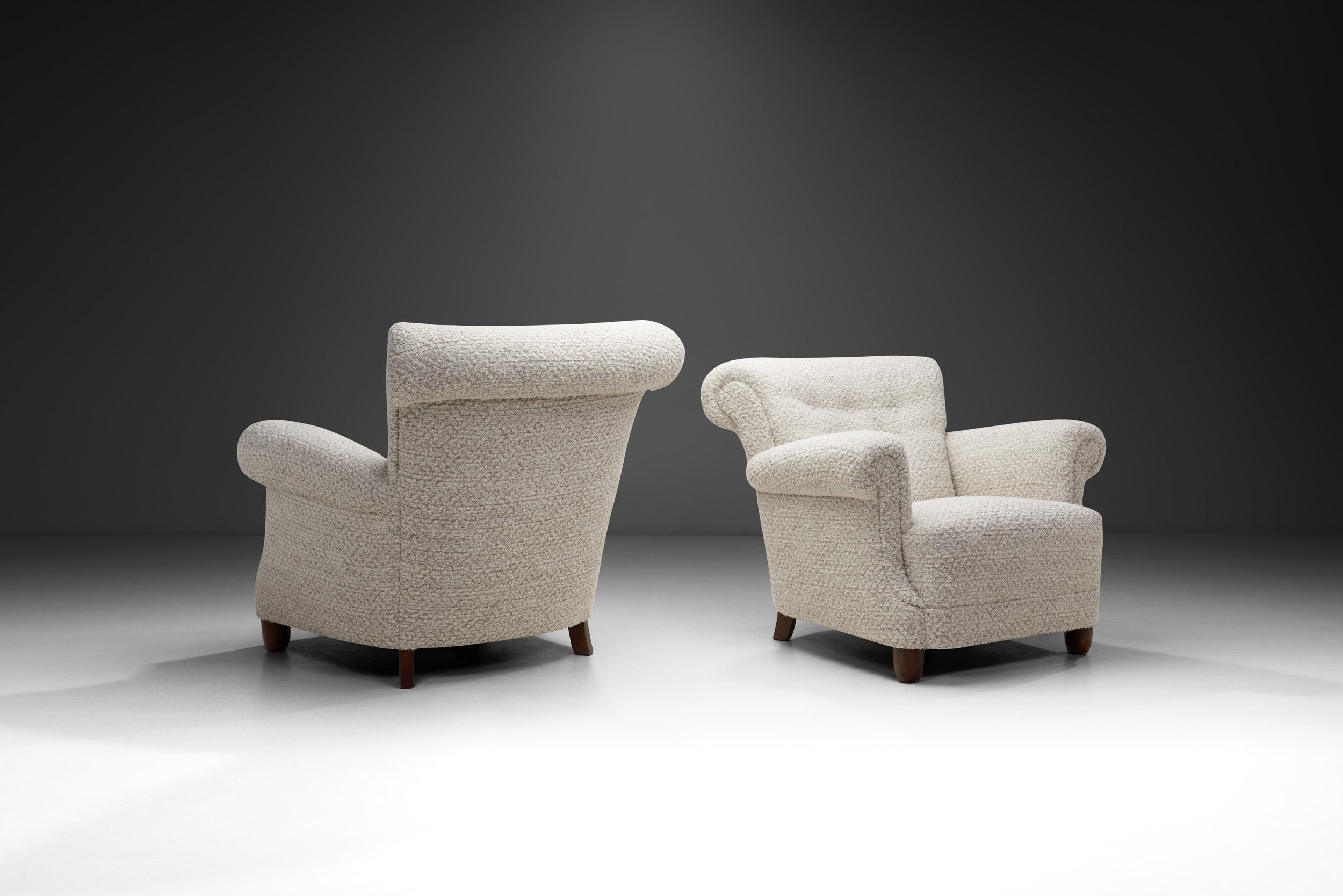 Danois Paire de fauteuils d'ébéniste danois avec pieds en noyer laqué, Danemark années 1940 en vente