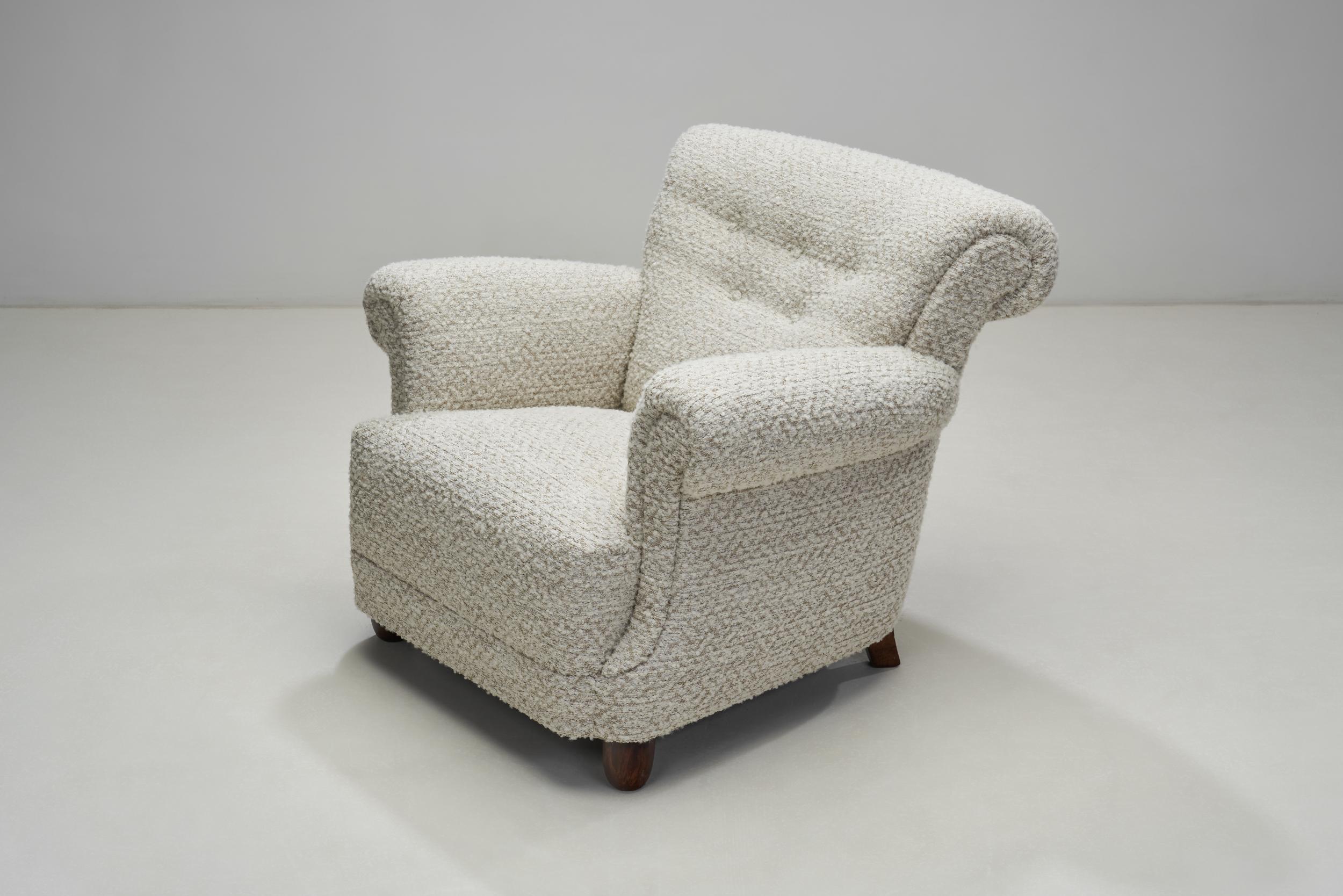 Milieu du XXe siècle Paire de fauteuils d'ébéniste danois avec pieds en noyer laqué, Danemark années 1940 en vente