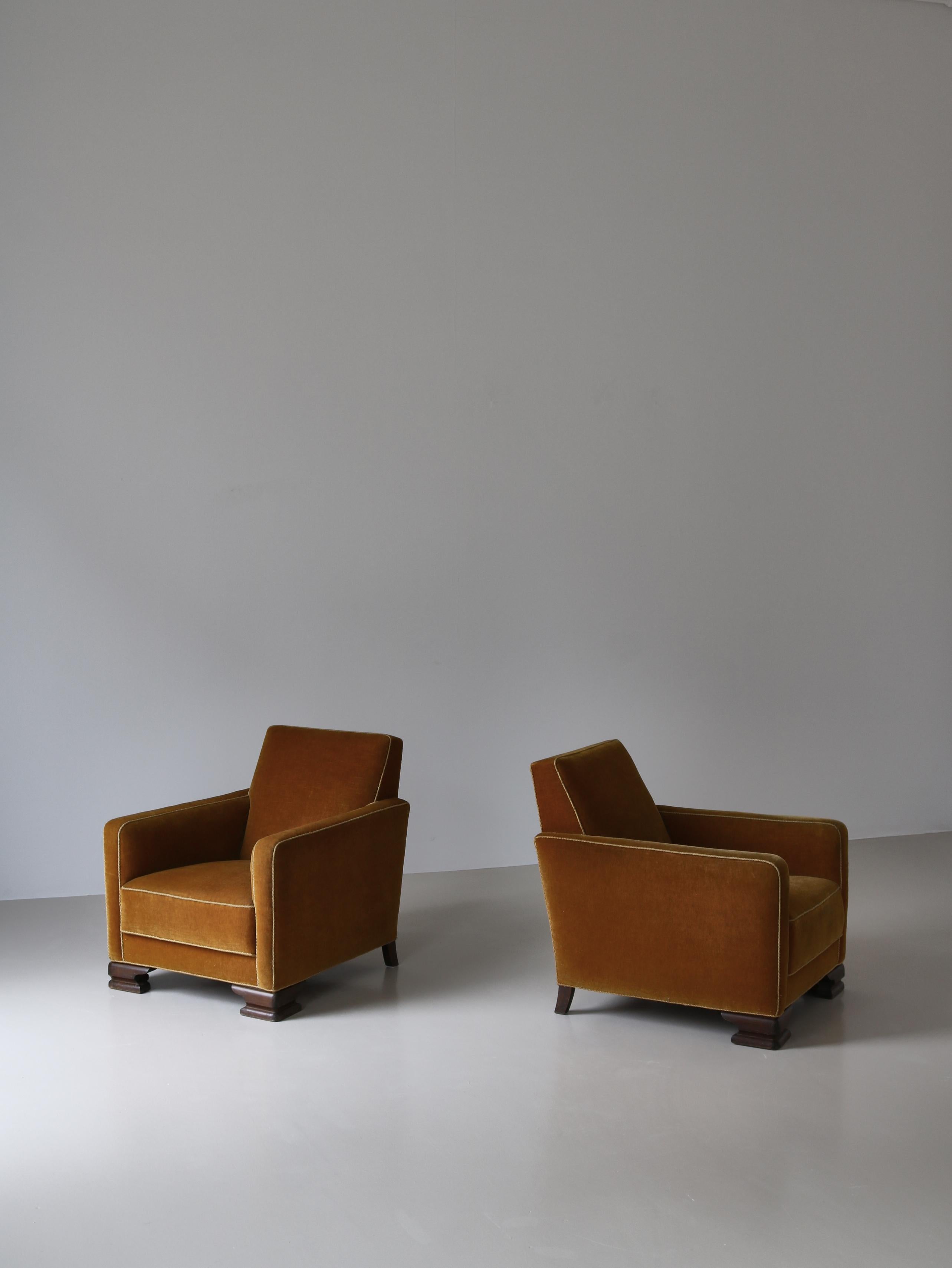 Pair of Danish Cabinetmaker Art Deco Lounge Chairs in Yellow Mohair, 1930s For Sale 14