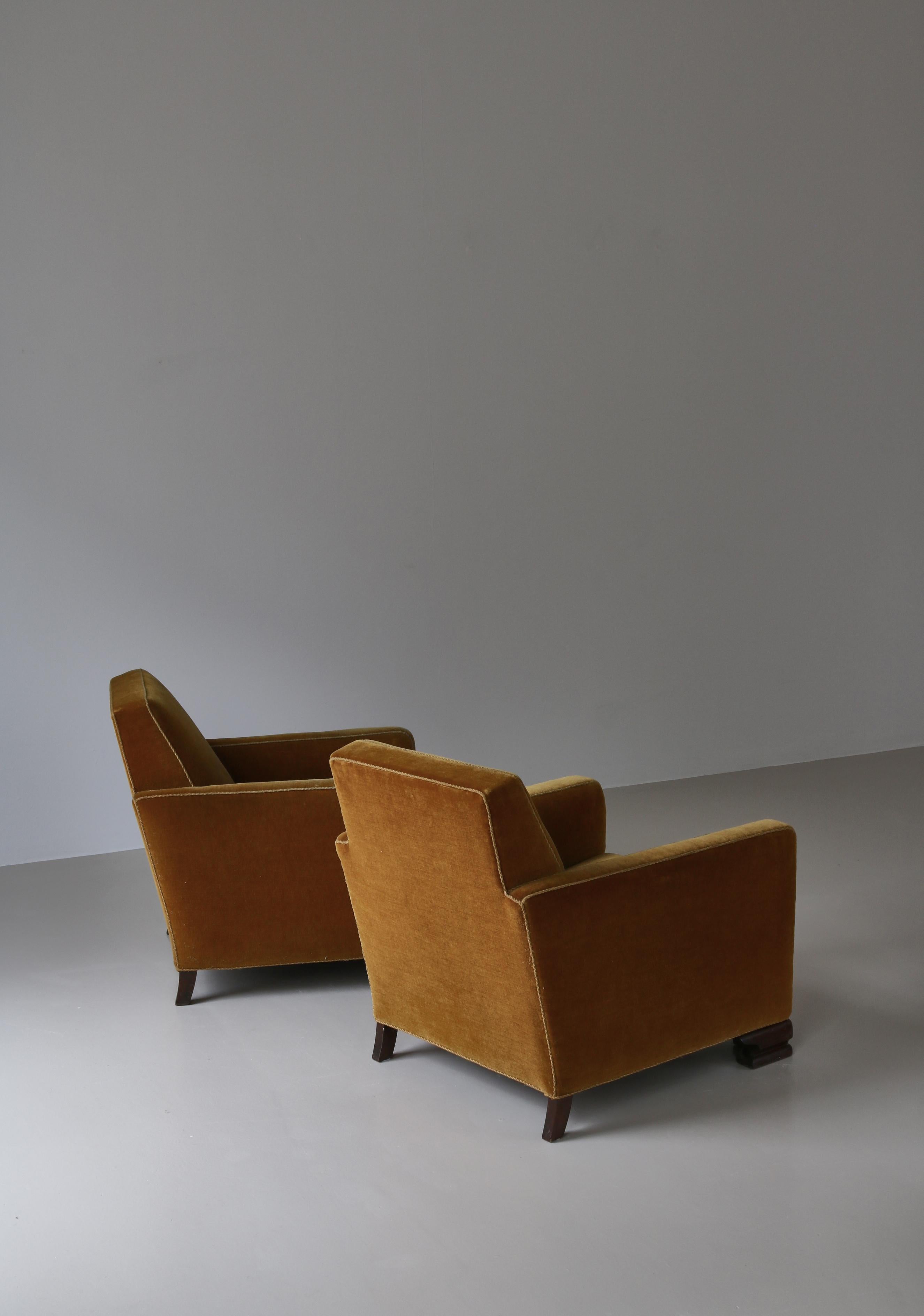 Pair of Danish Cabinetmaker Art Deco Lounge Chairs in Yellow Mohair, 1930s For Sale 1