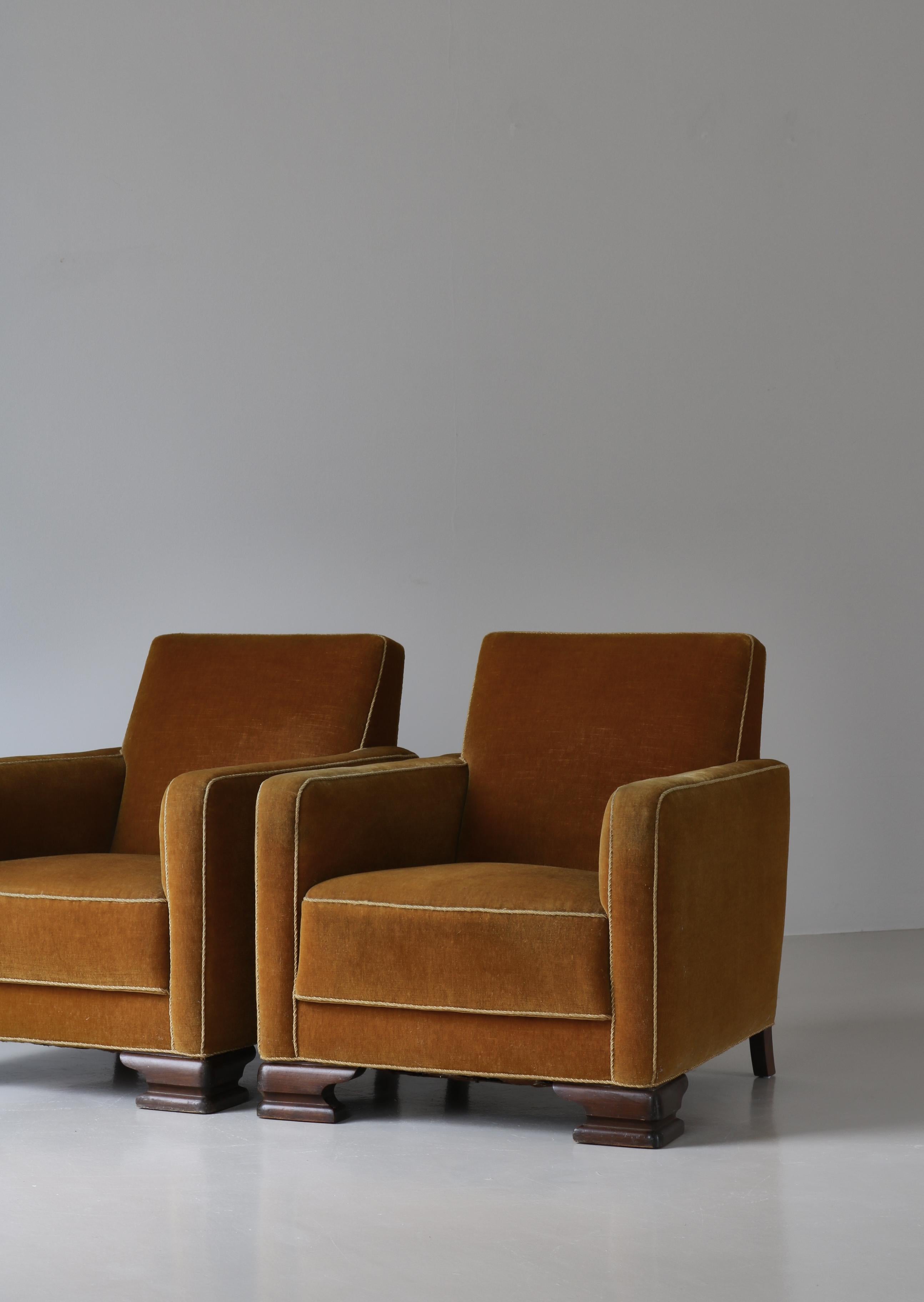 Milieu du XXe siècle Paire de chaises longues Art Déco danoises en mohair jaune, années 1930 en vente