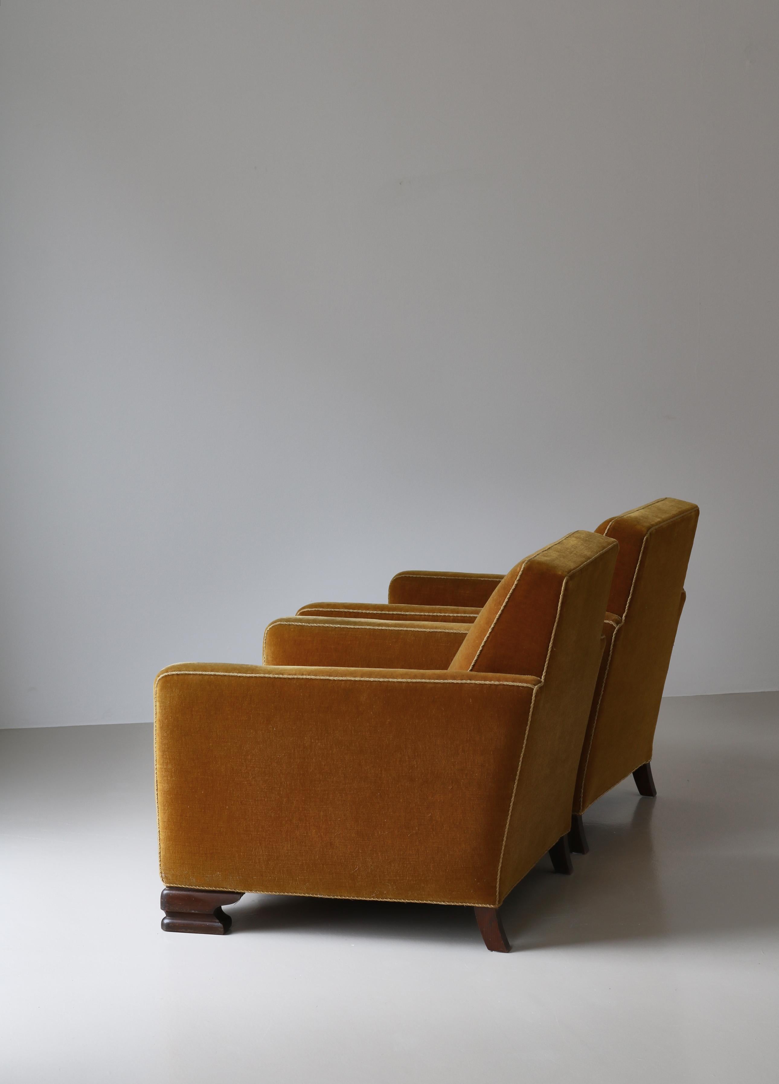 Pair of Danish Cabinetmaker Art Deco Lounge Chairs in Yellow Mohair, 1930s For Sale 3