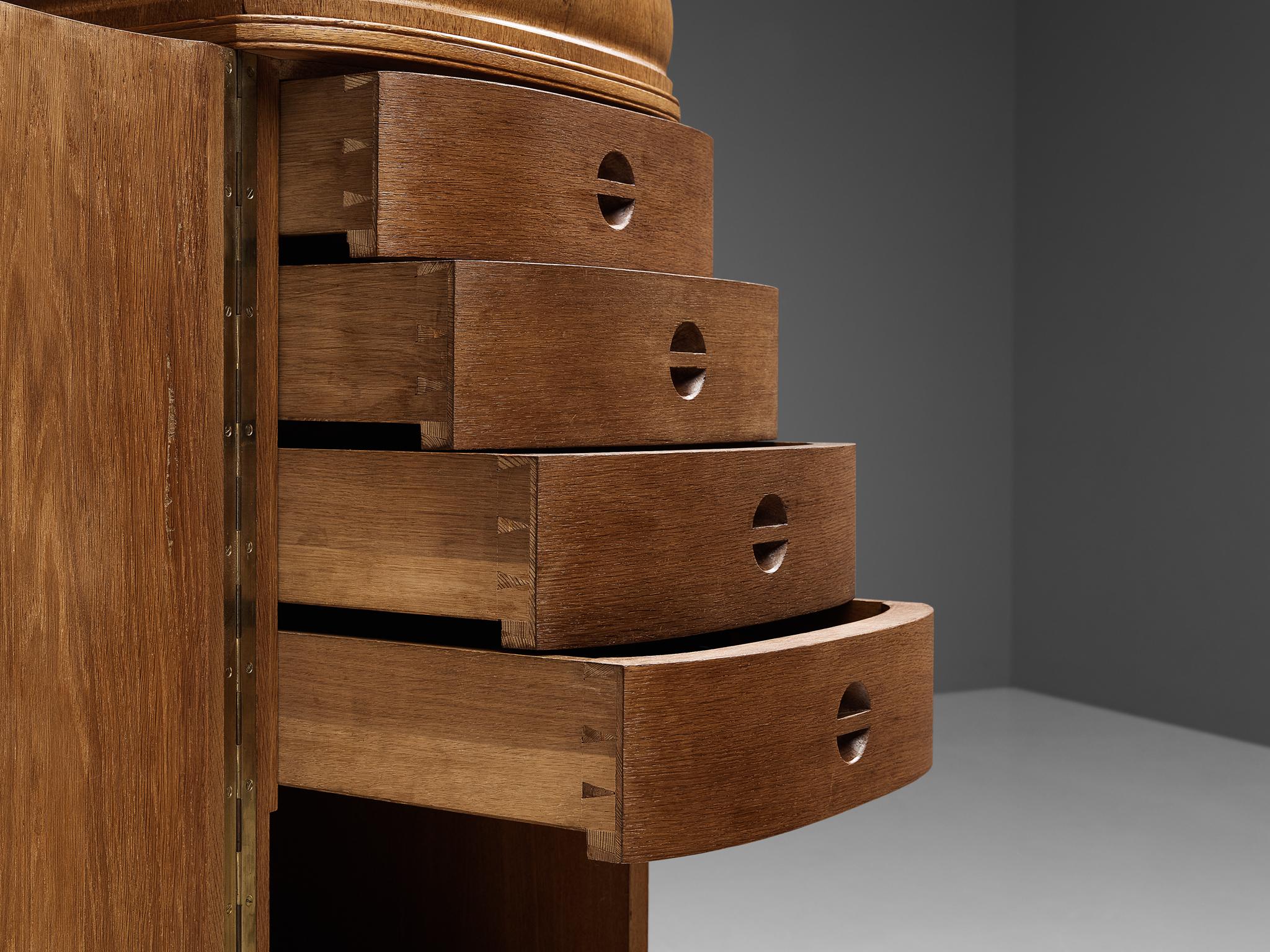 Laiton Paire d'armoires de cabinet danoises en chêne massif de marque Chiffonier en vente
