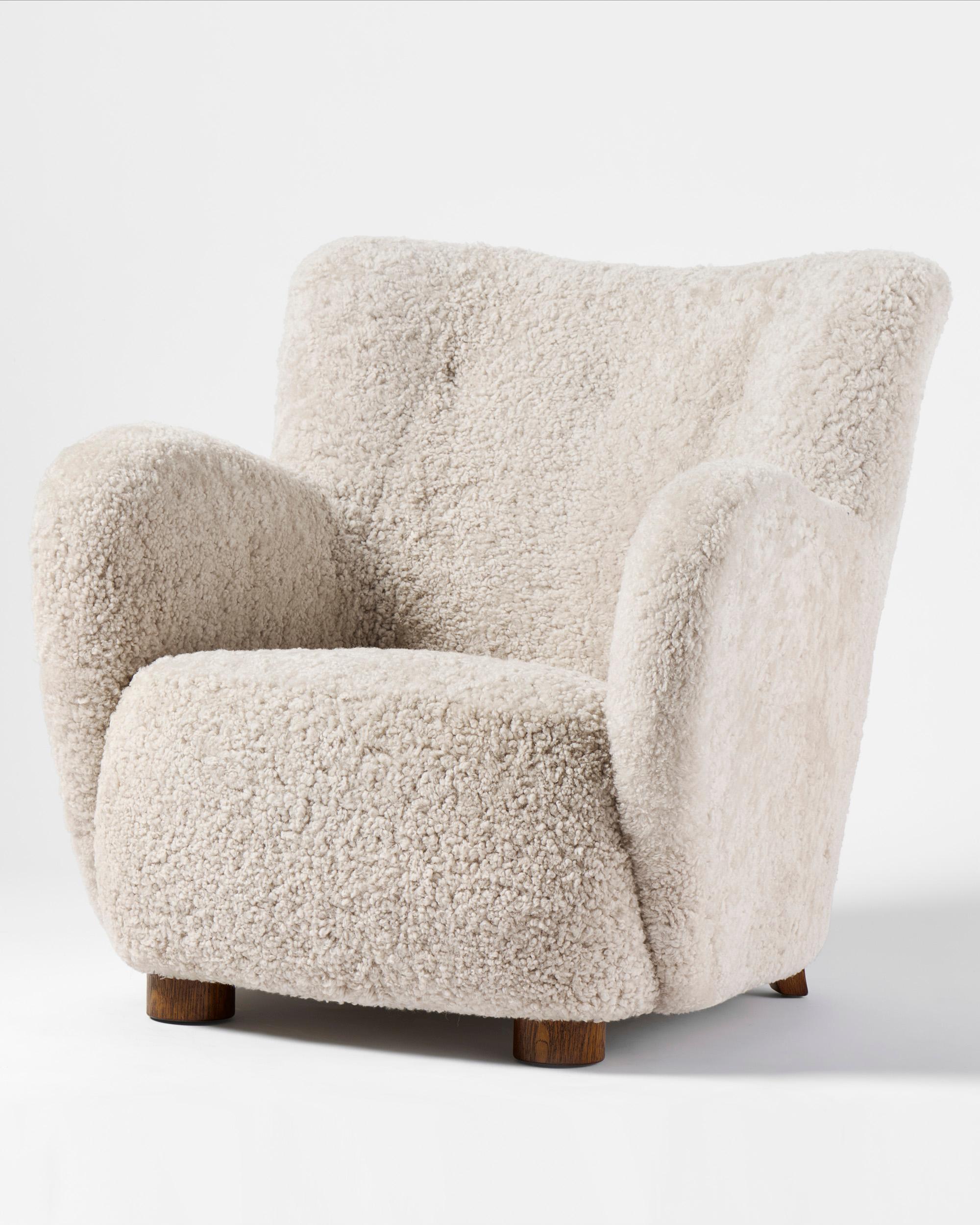 Paar dänische Schreiner-Schafsfell-Sessel um 1940 (Skandinavische Moderne) im Angebot