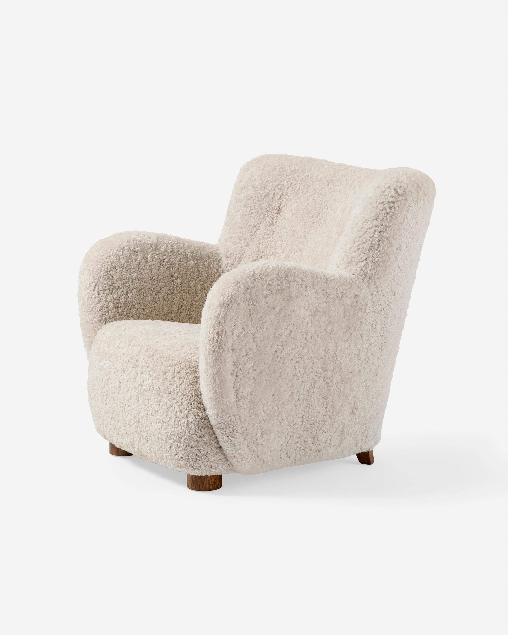 Paar dänische Schreiner-Schafsfell-Sessel um 1940 (Mitte des 20. Jahrhunderts) im Angebot