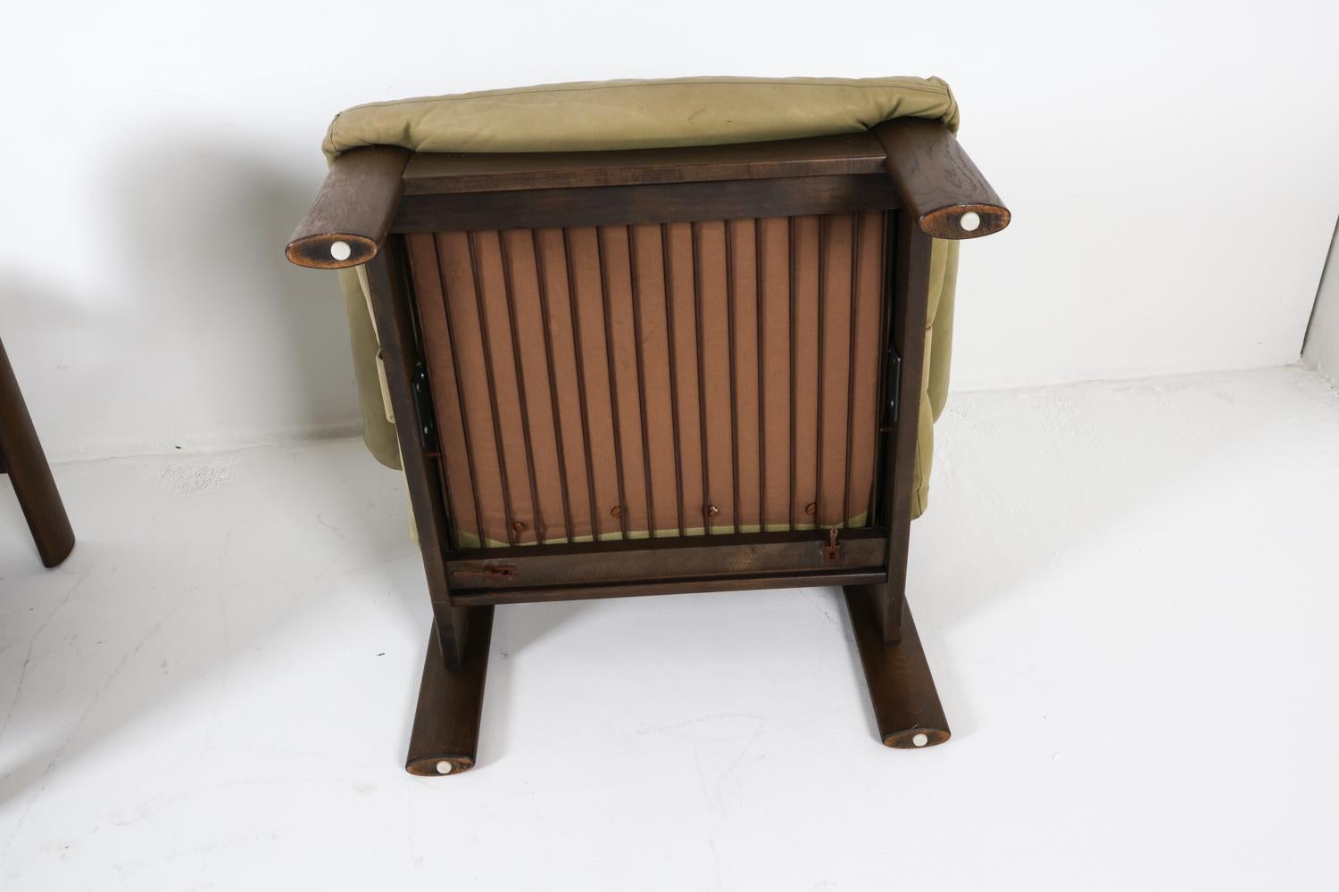 Paire de chaises longues danoises de style Carl Straub en cuir vert, vers 1970 en vente 1