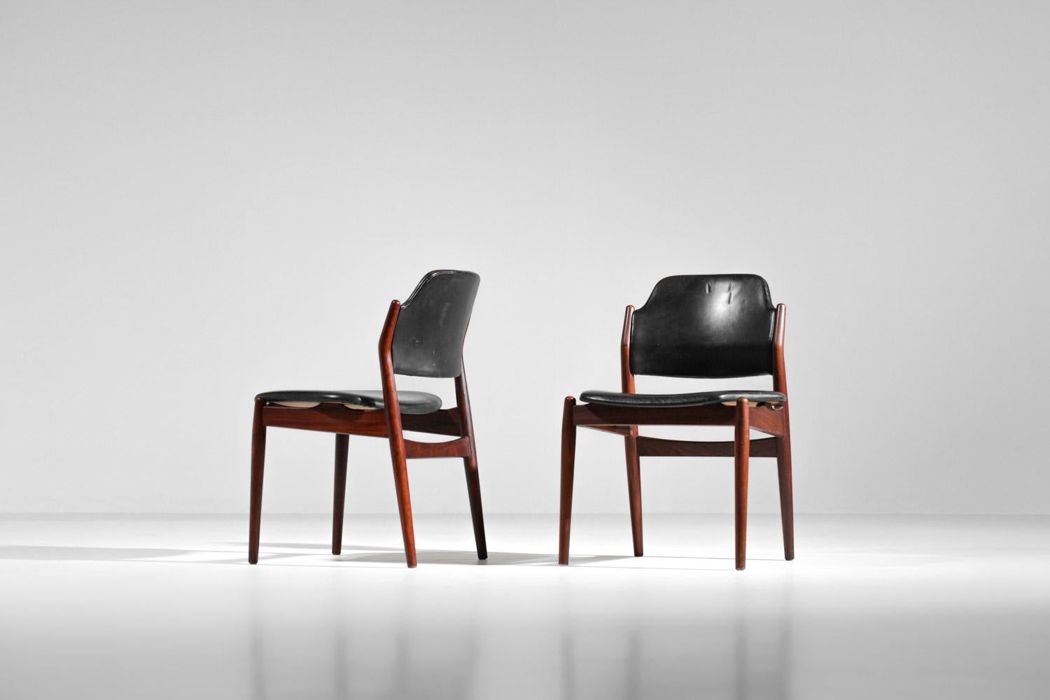 Pair of Danish Chairs Arne Vodder in Leather for Sibast Scandinavian  For Sale 5