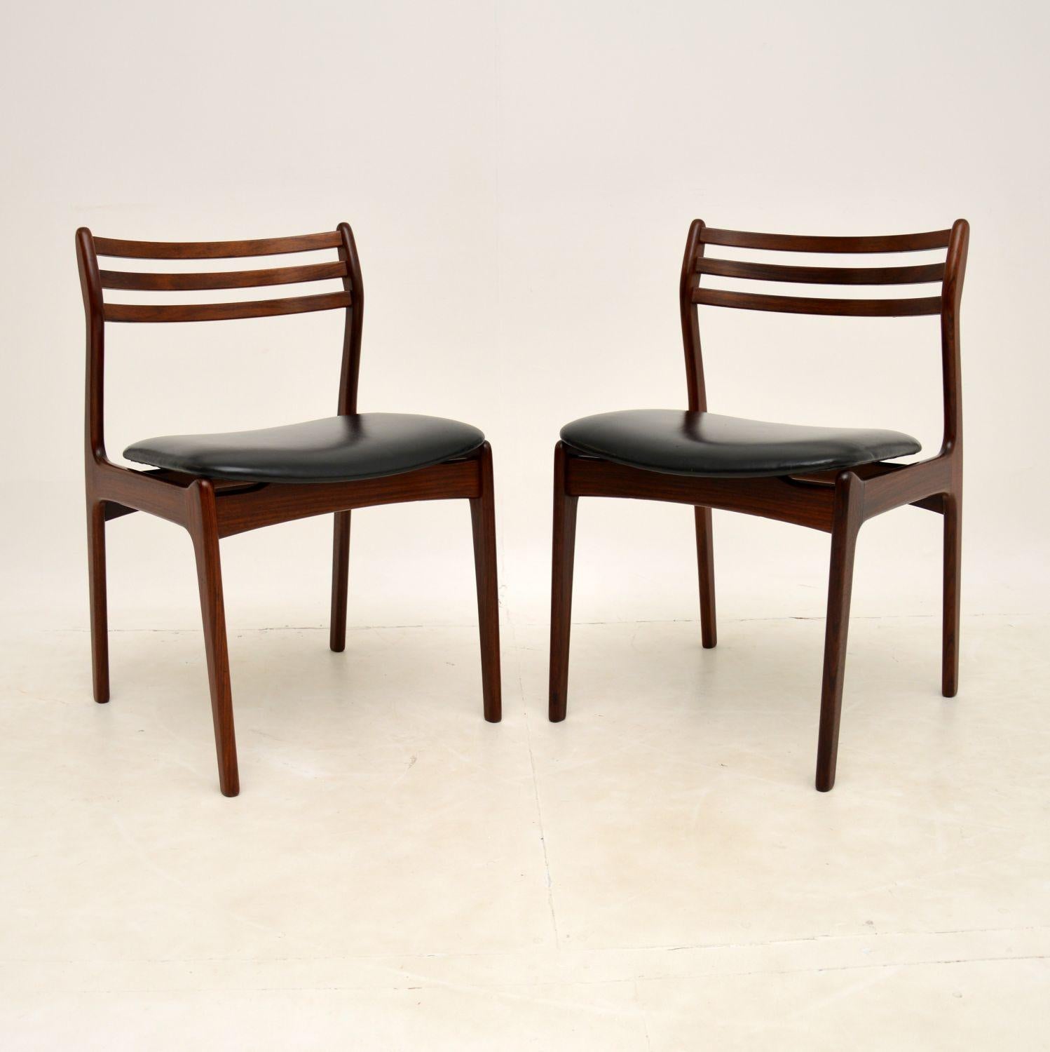 A stunning pair of Danish vintage solid wood chairs with black leather seats. These were designed by P.E. Jørgensen for Farso Stolefabrik, they date from the 1960’s.

The design is beautiful, these are dining chairs but can also be used anywhere