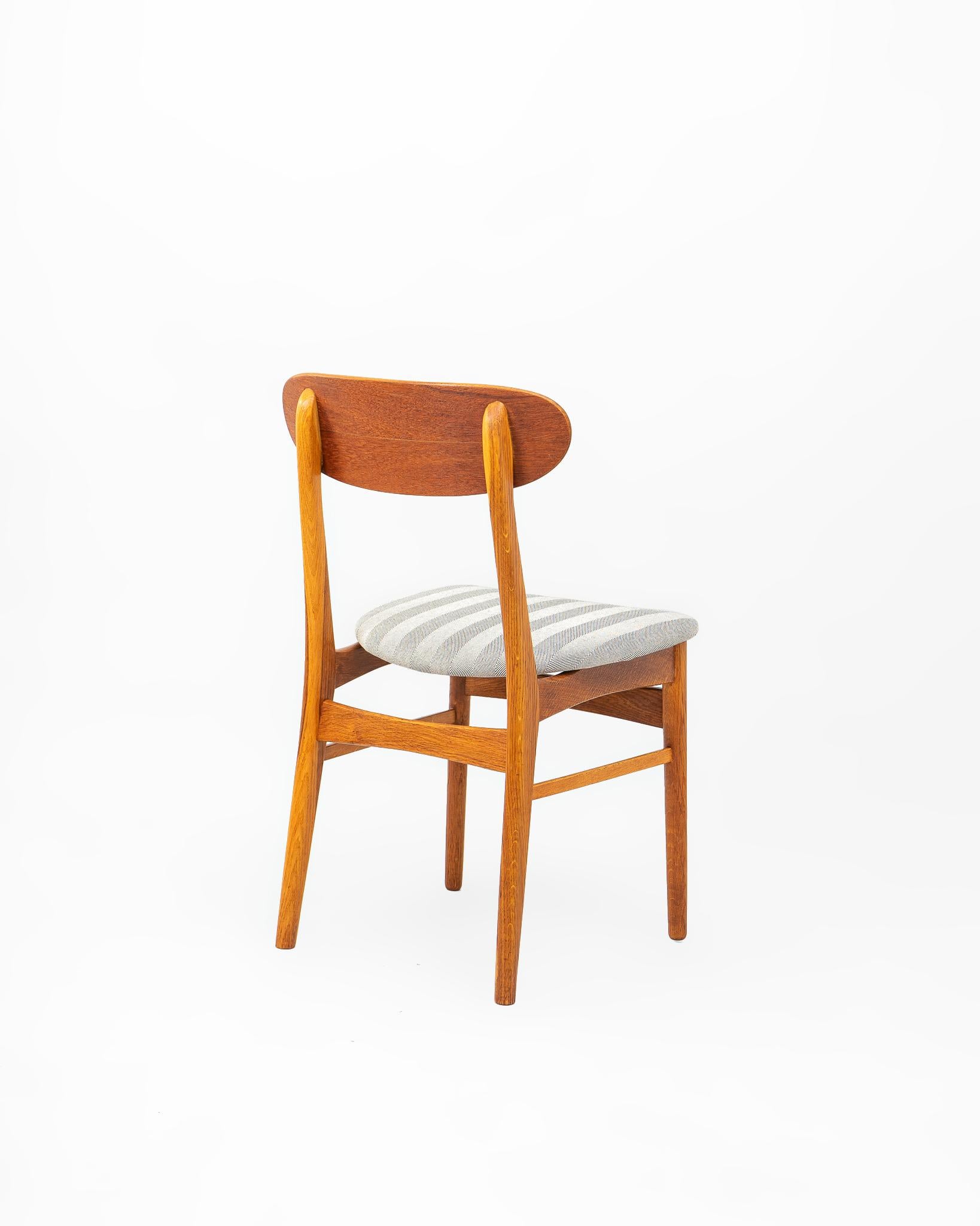 Huilé Paire de chaises danoises en teck, vers 1960 en vente