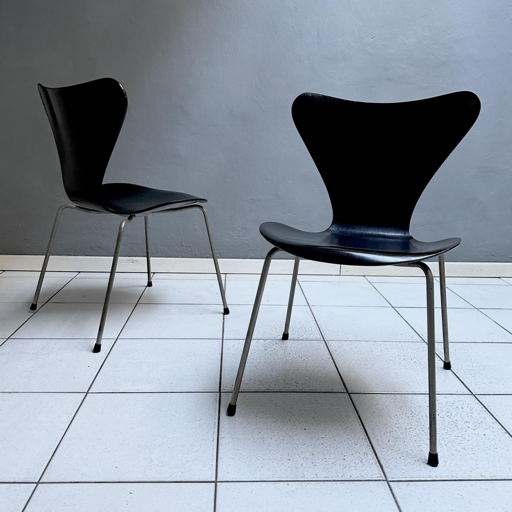 Paar dänische Stühle mod. 3107 von Arne Jacobsen für Fritz Hansen, 1970 (Dänisch) im Angebot