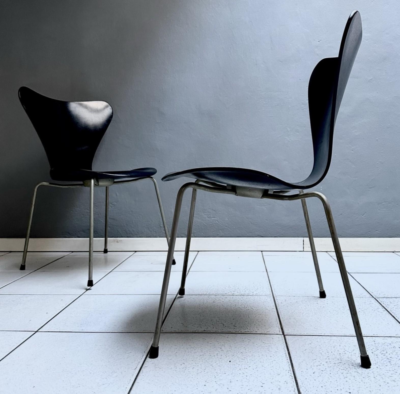 Paar dänische Stühle mod. 3107 von Arne Jacobsen für Fritz Hansen, 1970 im Zustand „Gut“ im Angebot in Milan, IT