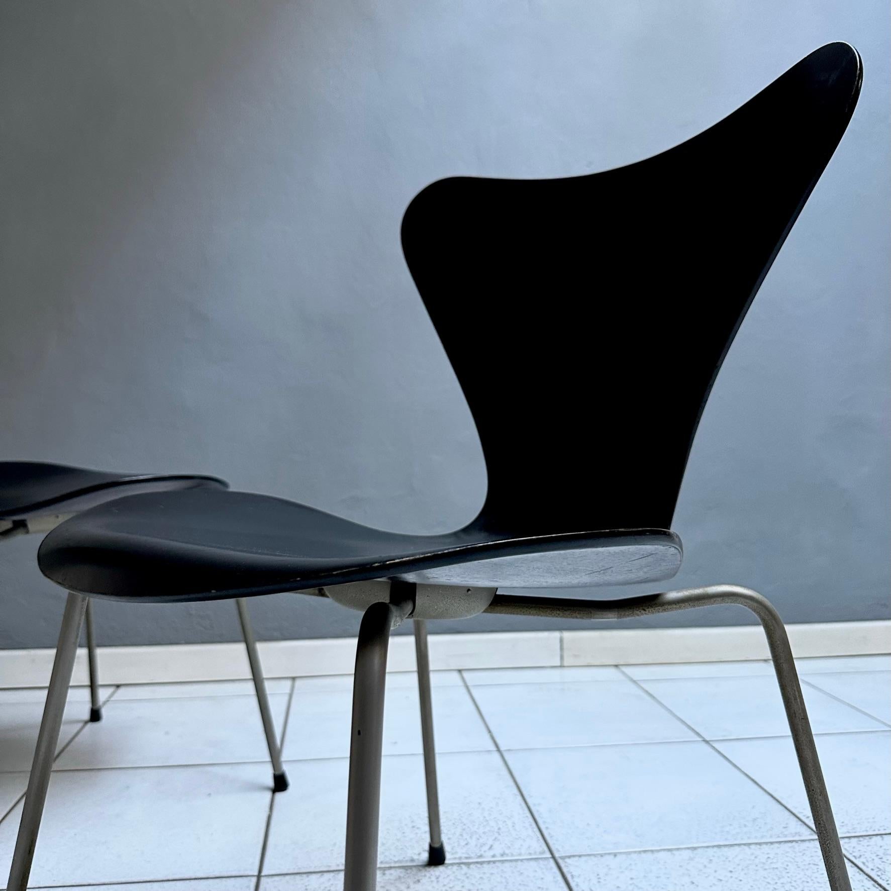 Metal Pair of danish chairs mod. 3107 by Arne Jacobsen for Fritz Hansen, 1970 For Sale